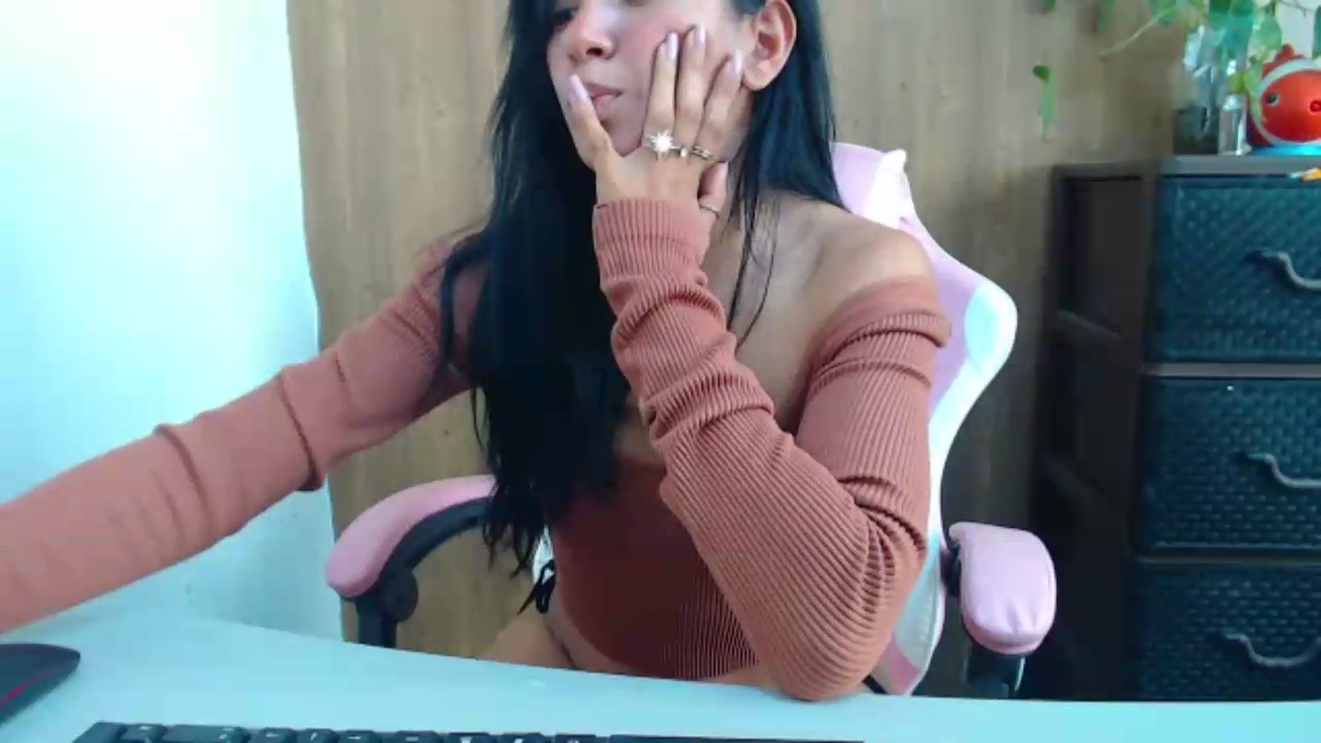 Gallery image thumbnail from soniaMars's myfreecams stream on, 06/10/2026, 14:10 image 2 of 20
