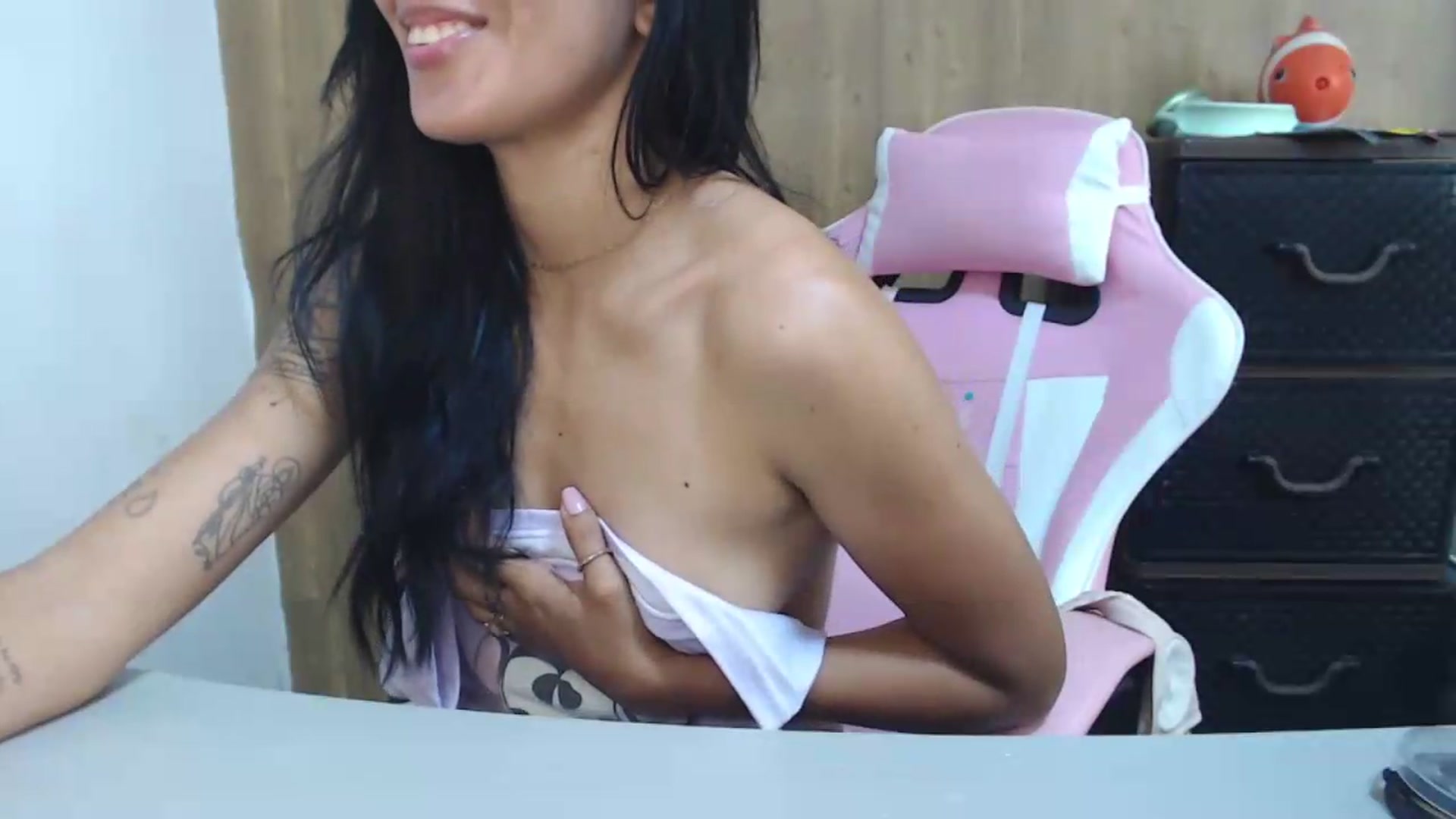 Gallery image thumbnail from soniaMars's myfreecams stream on, 06/19/2026, 15:07 image 14 of 20
