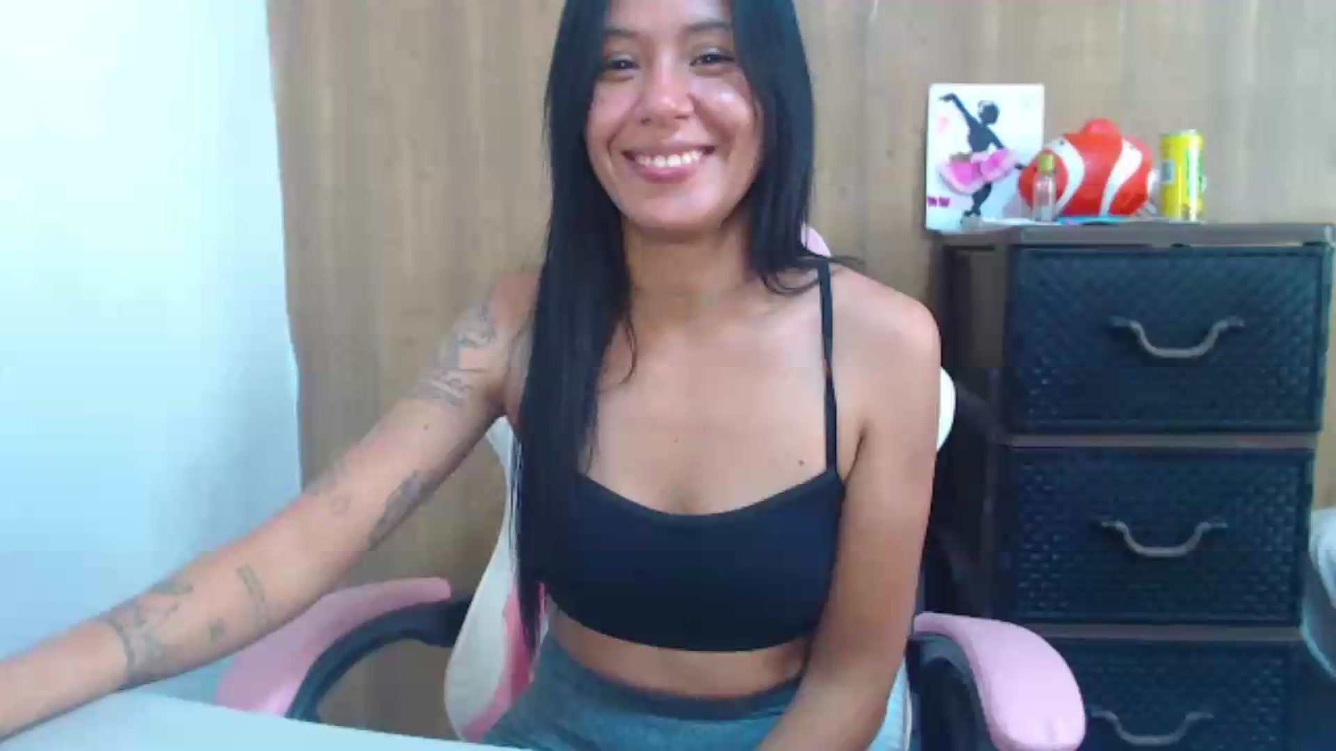 Gallery image thumbnail from soniaMars's myfreecams stream on, 07/16/2026, 15:44 image 8 of 20