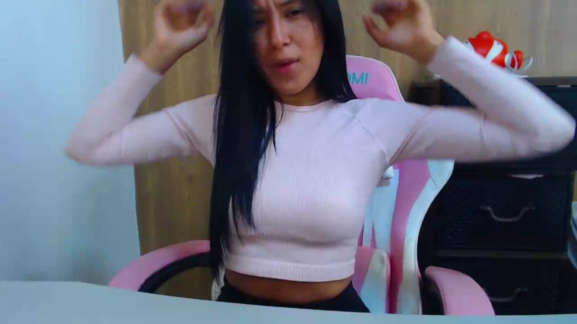 Gallery image thumbnail from soniaMars's myfreecams stream on, 07/17/2026, 15:34 image 16 of 20