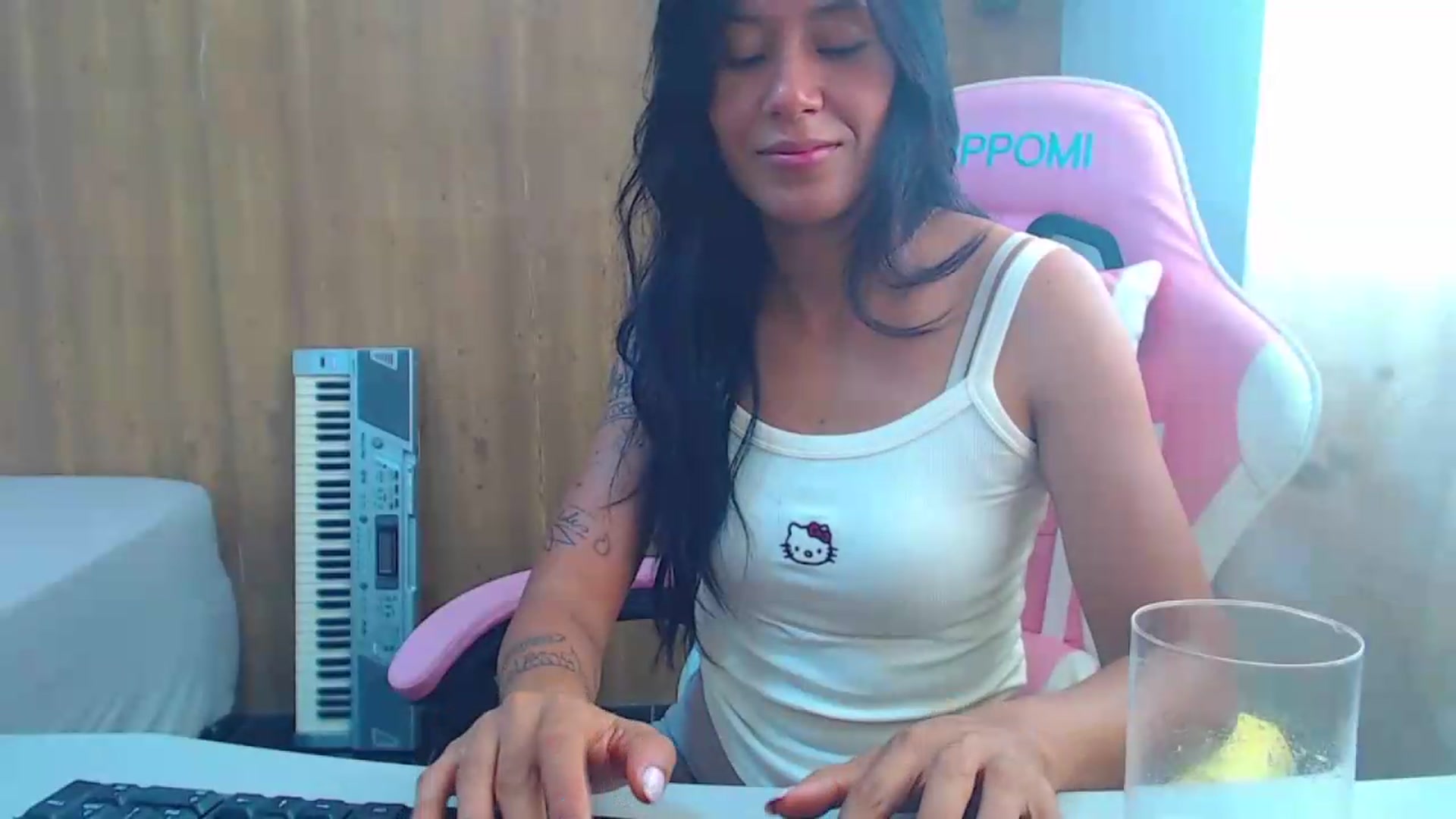 Gallery image thumbnail from soniaMars's myfreecams stream on, 08/05/2026, 14:58 image 15 of 20
