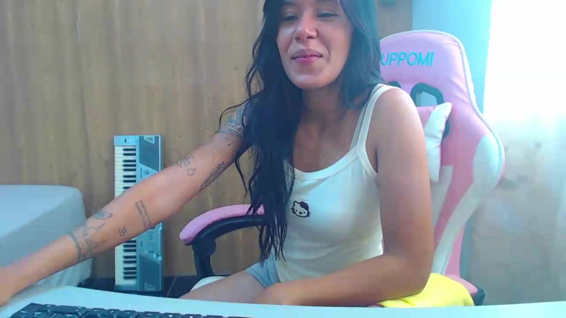 Gallery image thumbnail from soniaMars's myfreecams stream on, 08/05/2026, 14:58 image 12 of 20