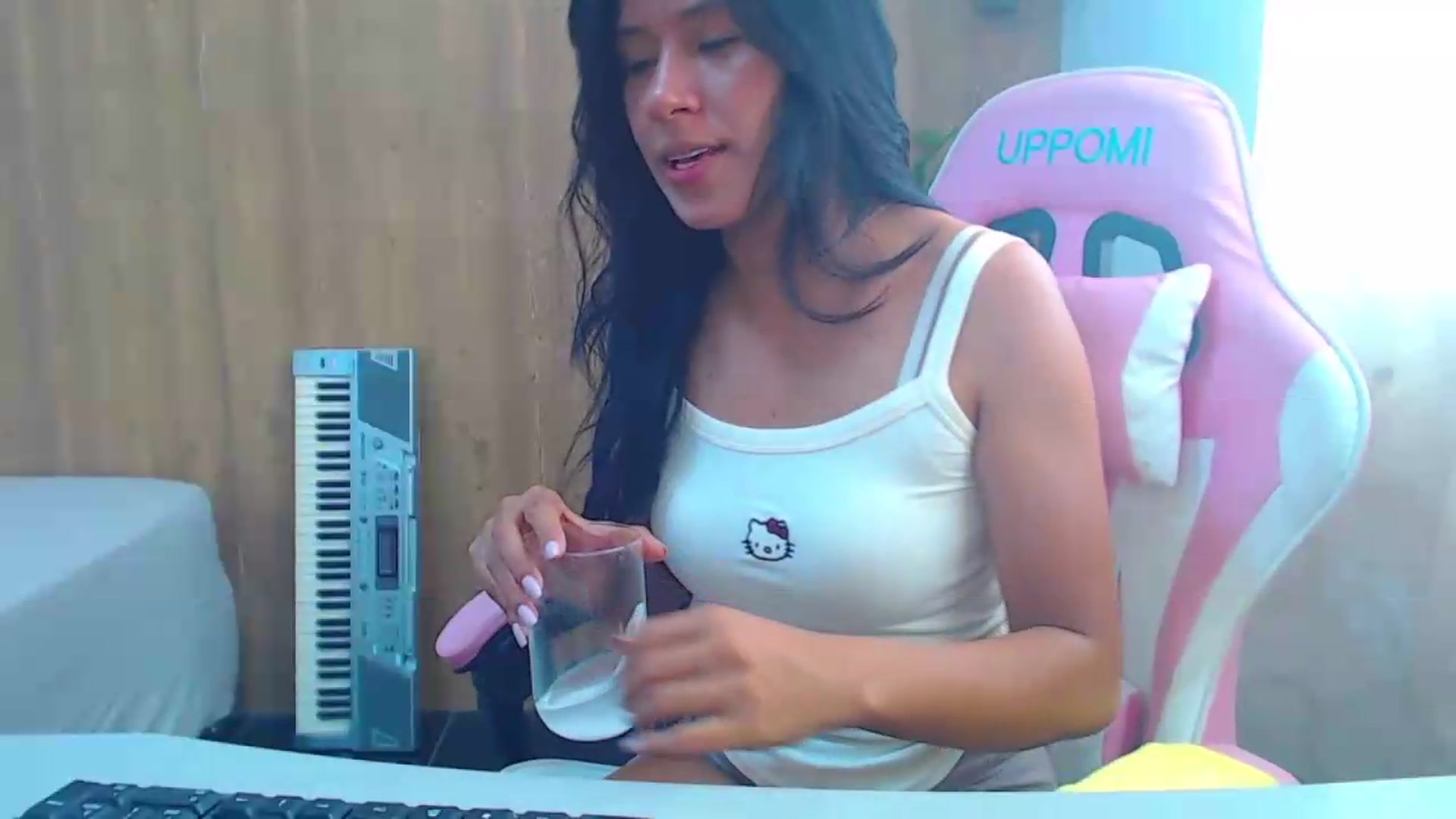 Gallery image thumbnail from soniaMars's myfreecams stream on, 08/05/2026, 14:58 image 16 of 20
