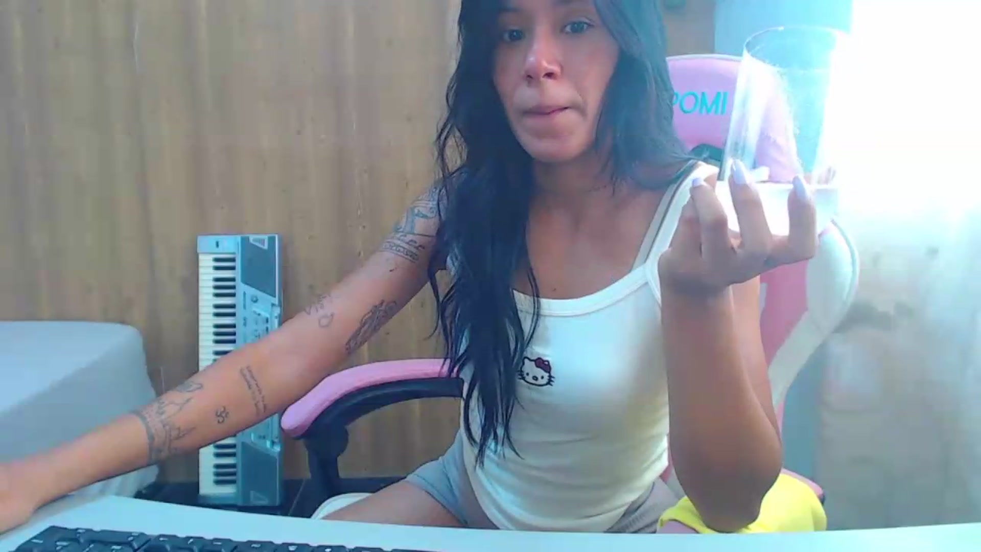 Gallery image thumbnail from soniaMars's myfreecams stream on, 08/05/2026, 14:58 image 13 of 20