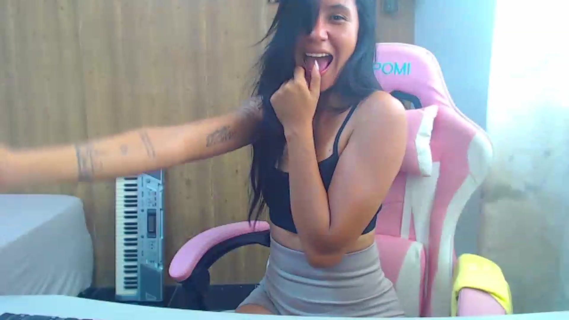 Gallery image thumbnail from soniaMars's myfreecams stream on, 08/05/2026, 16:52 image 17 of 20