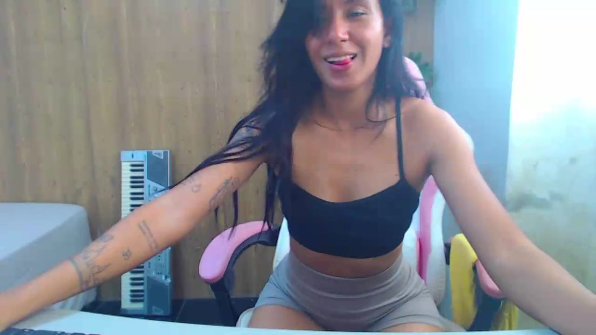 Gallery image thumbnail from soniaMars's myfreecams stream on, 08/05/2026, 16:52 image 12 of 20