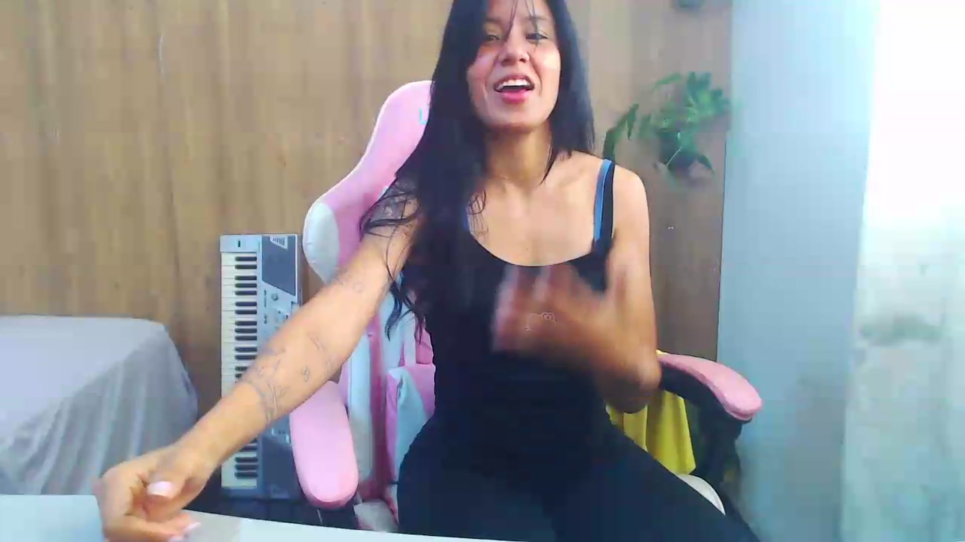 Gallery image thumbnail from soniaMars's myfreecams stream on, 08/06/2026, 14:21 image 6 of 20