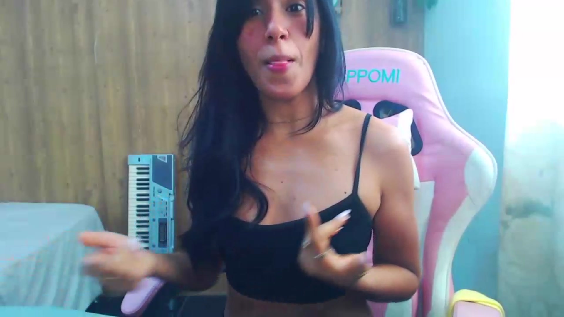 Gallery image thumbnail from soniaMars's myfreecams stream on, 08/06/2026, 15:01 image 15 of 20