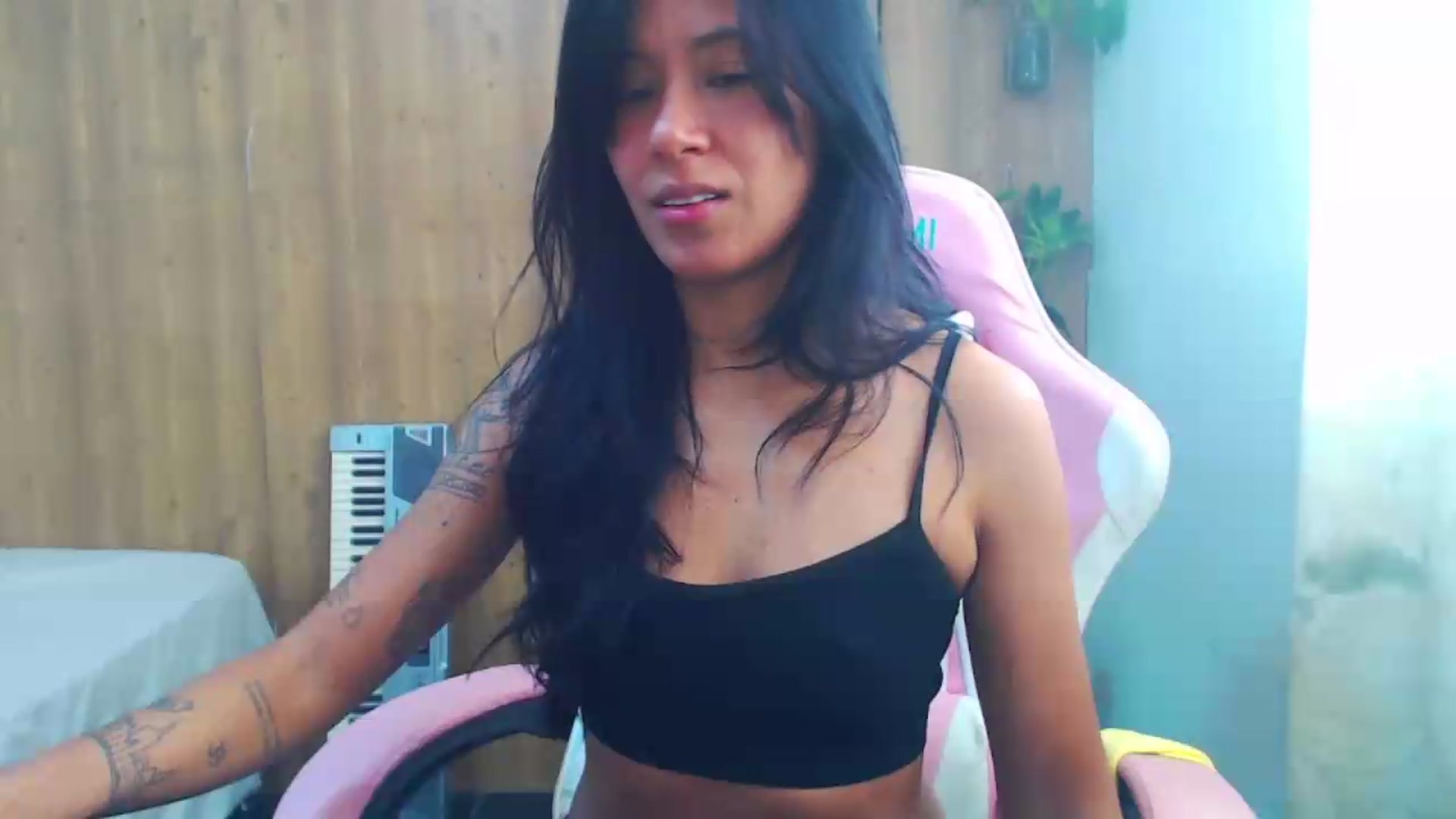 Gallery image thumbnail from soniaMars's myfreecams stream on, 08/06/2026, 15:01 image 13 of 20