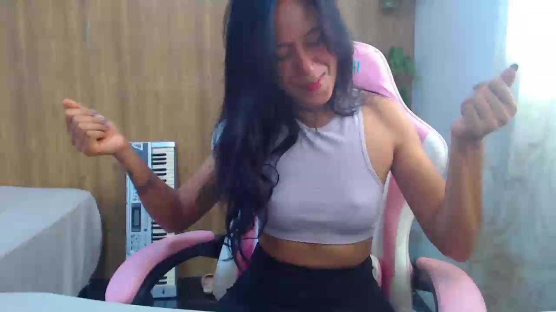 Gallery image thumbnail from soniaMars's myfreecams stream on, 08/16/2026, 14:59 image 1 of 20