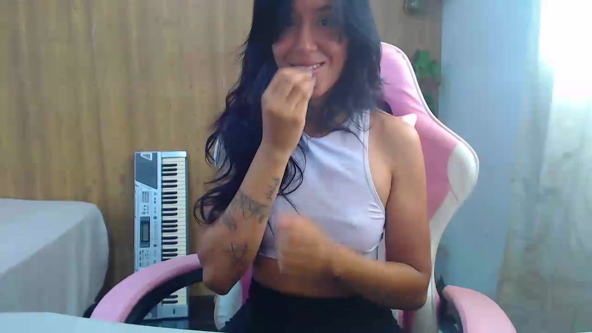 Gallery image thumbnail from soniaMars's myfreecams stream on, 08/16/2026, 14:59 image 6 of 20
