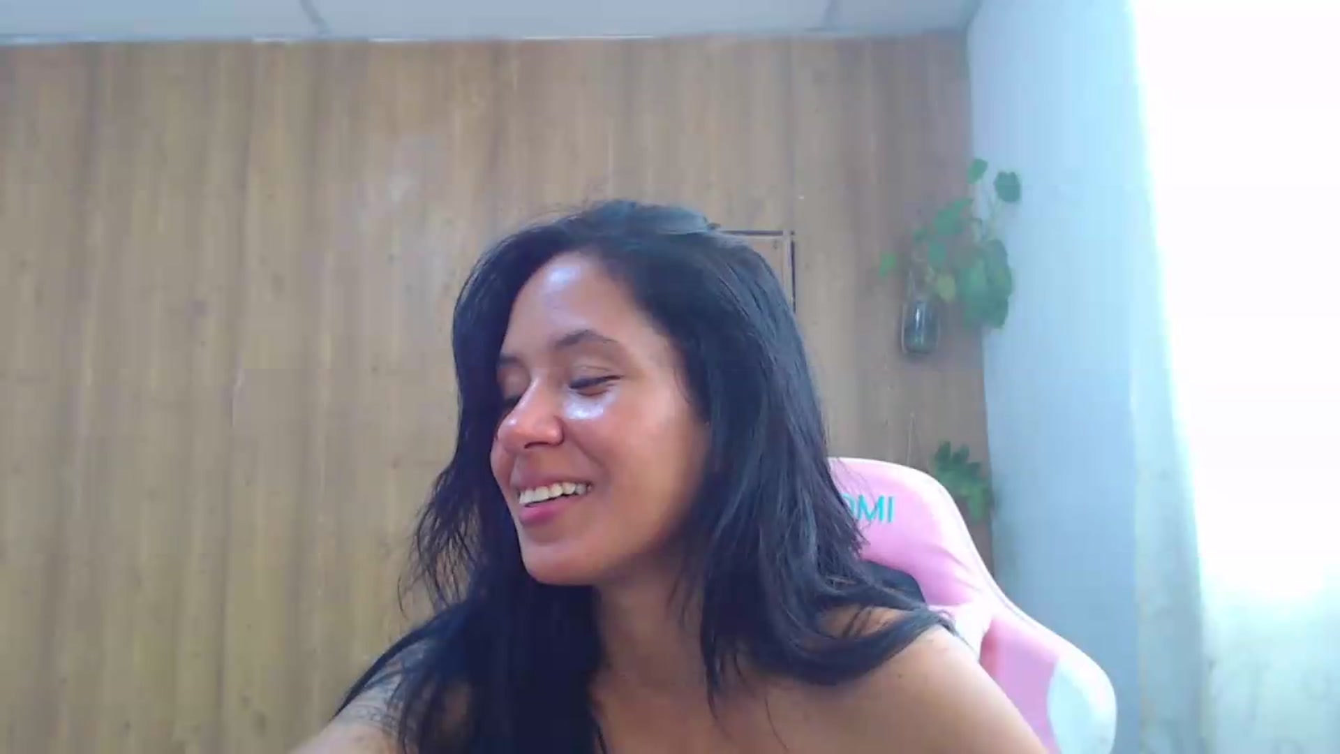 Gallery image thumbnail from soniaMars's myfreecams stream on, 08/19/2026, 16:14 image 7 of 20