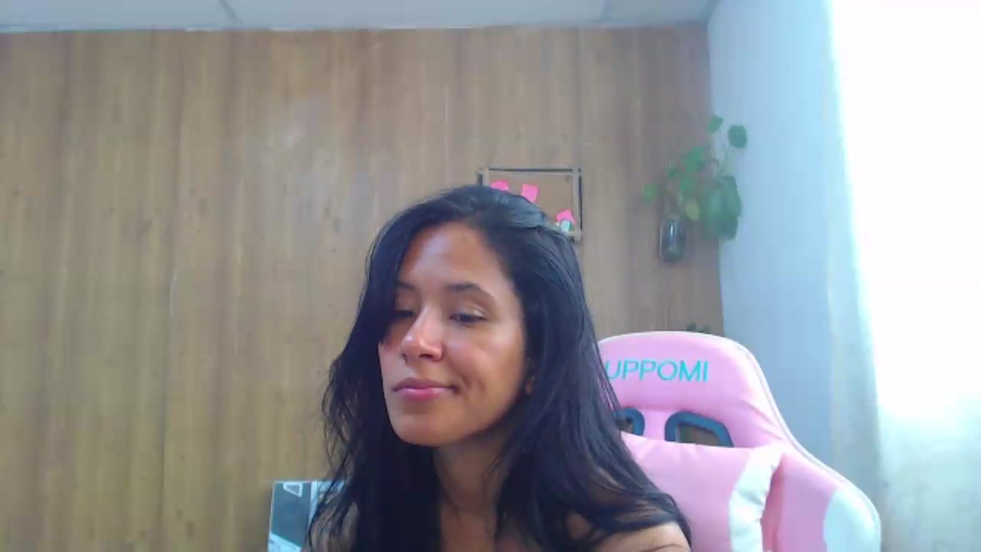 Gallery image thumbnail from soniaMars's myfreecams stream on, 08/19/2026, 16:14 image 17 of 20