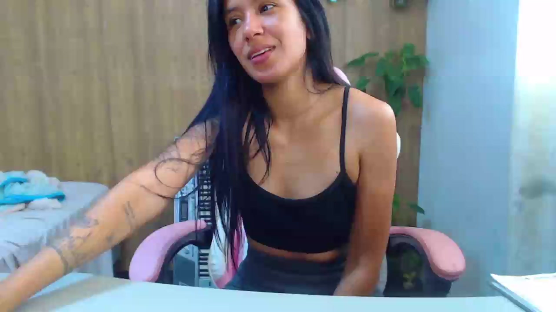 Gallery image thumbnail from soniaMars's myfreecams stream on, 08/23/2026, 17:31 image 1 of 20