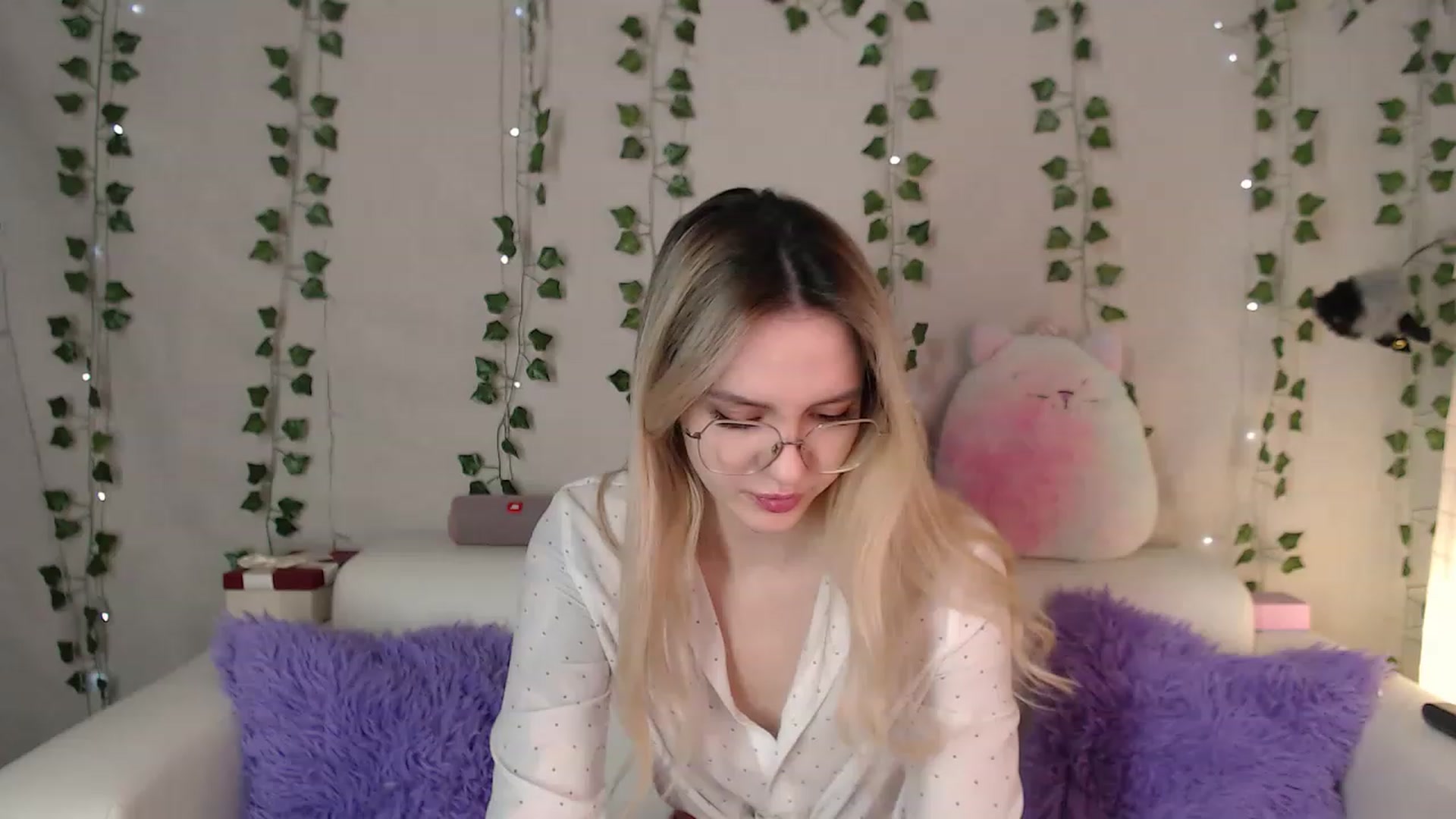 Gallery image thumbnail from sonia_moon's myfreecams stream on, 02/13/2023, 06:21 image 2 of 20