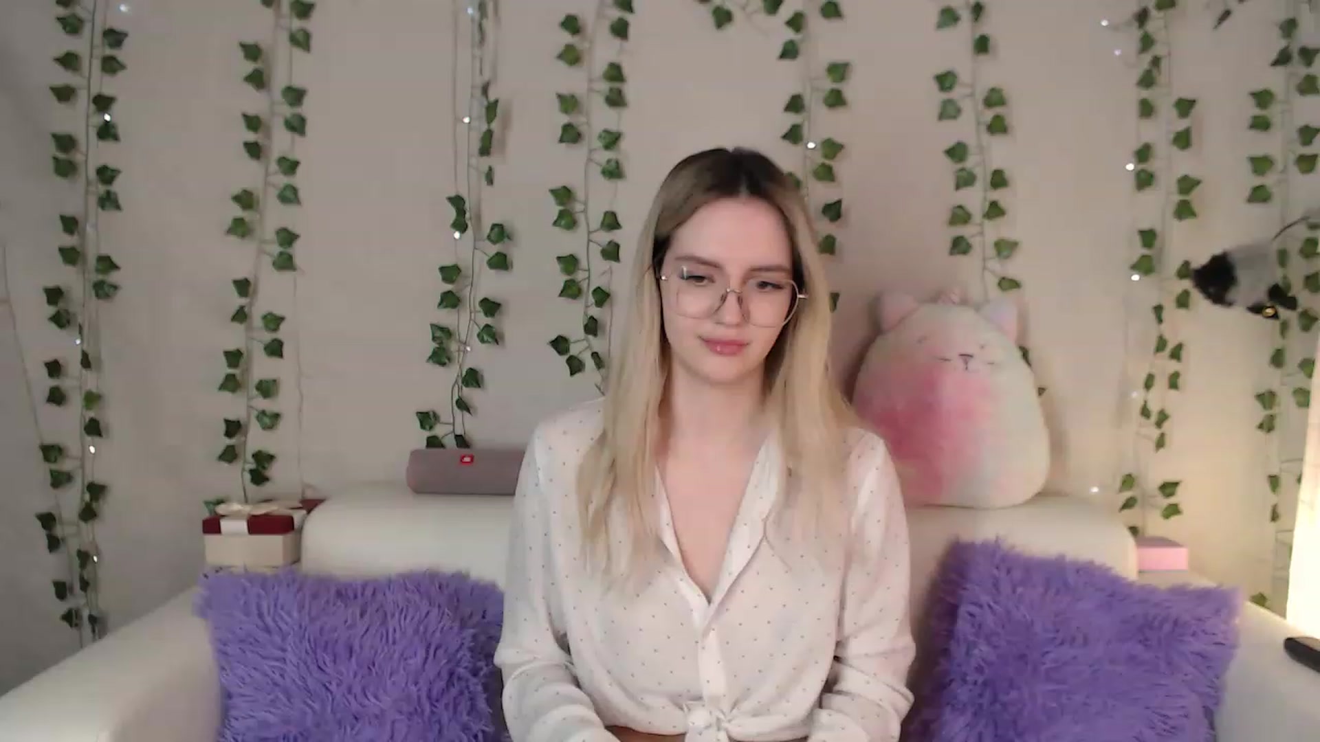 Gallery image thumbnail from sonia_moon's myfreecams stream on, 02/13/2023, 06:21 image 14 of 20