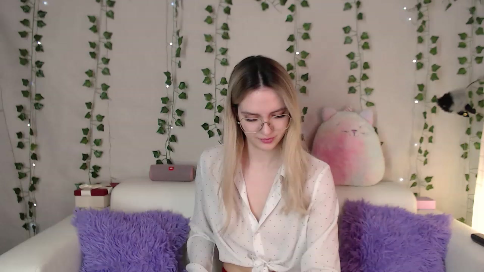Gallery image thumbnail from sonia_moon's myfreecams stream on, 02/13/2023, 06:21 image 16 of 20