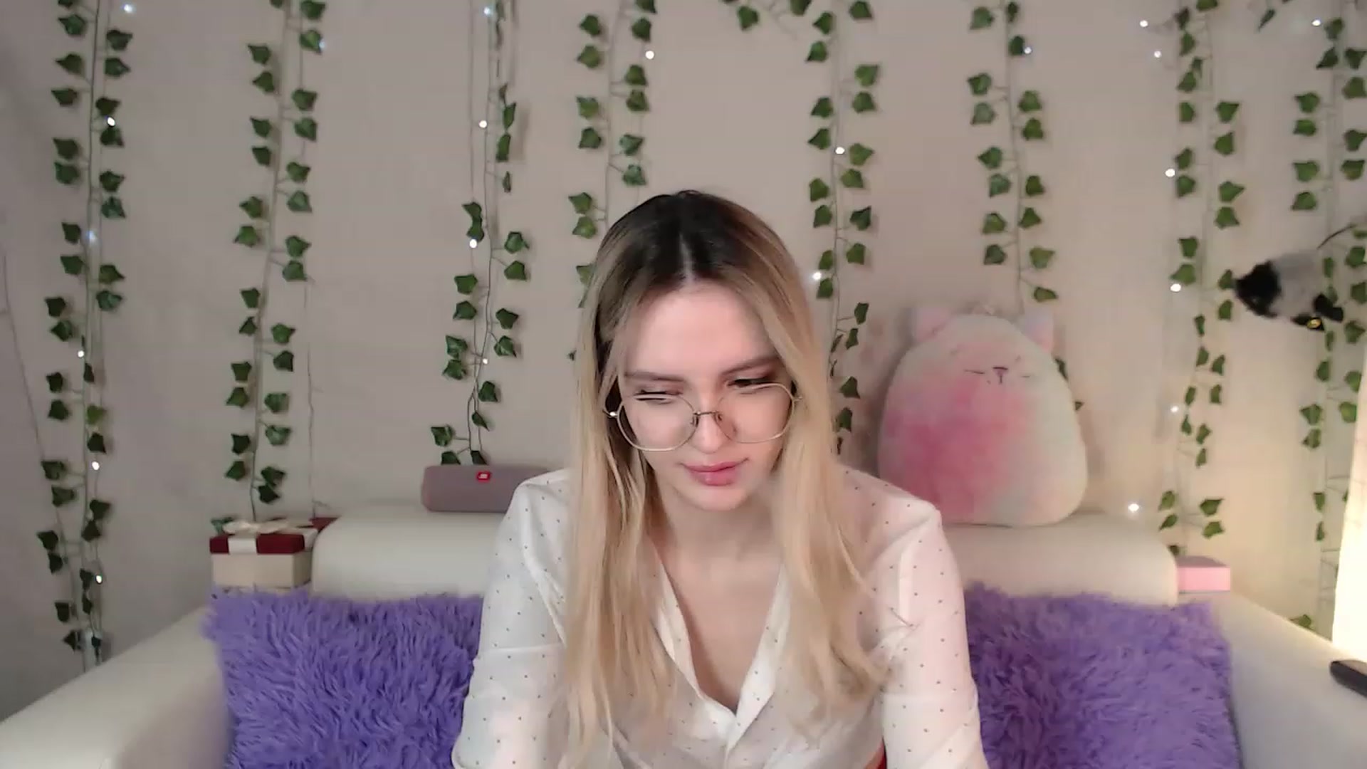 Gallery image thumbnail from sonia_moon's myfreecams stream on, 02/13/2023, 06:21 image 18 of 20