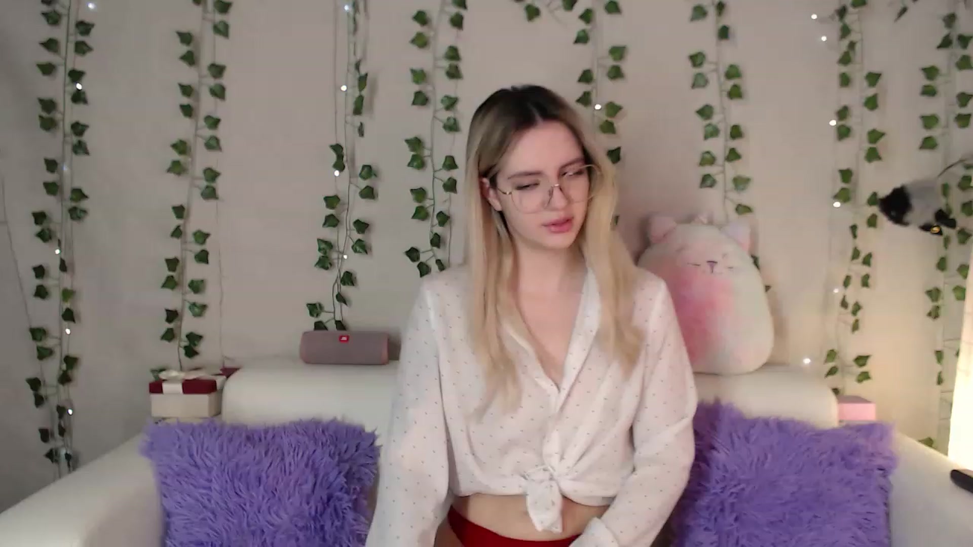 Gallery image thumbnail from sonia_moon's myfreecams stream on, 02/13/2023, 06:21 image 7 of 20