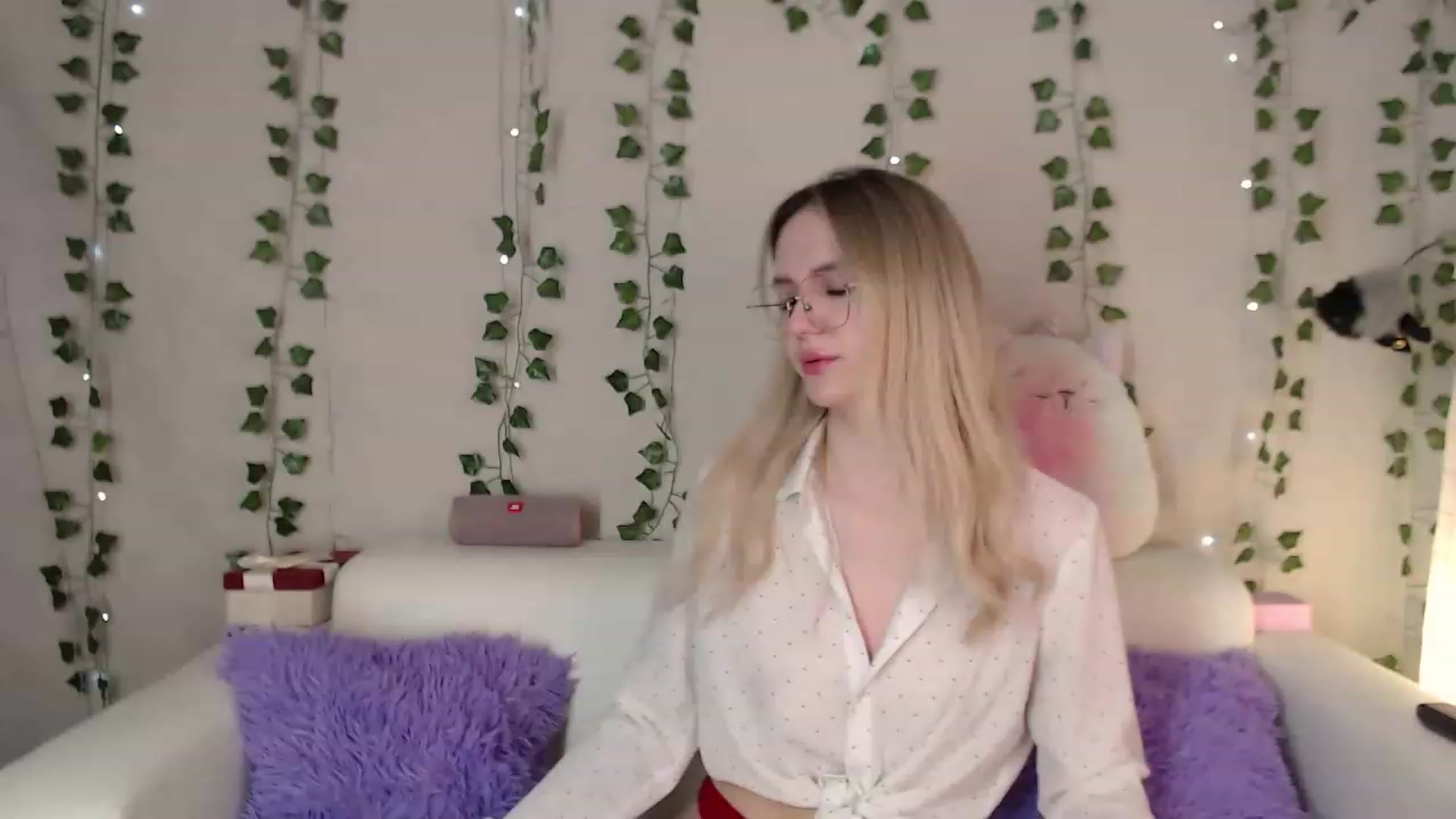 Gallery image thumbnail from sonia_moon's myfreecams stream on, 02/13/2023, 06:21 image 19 of 20