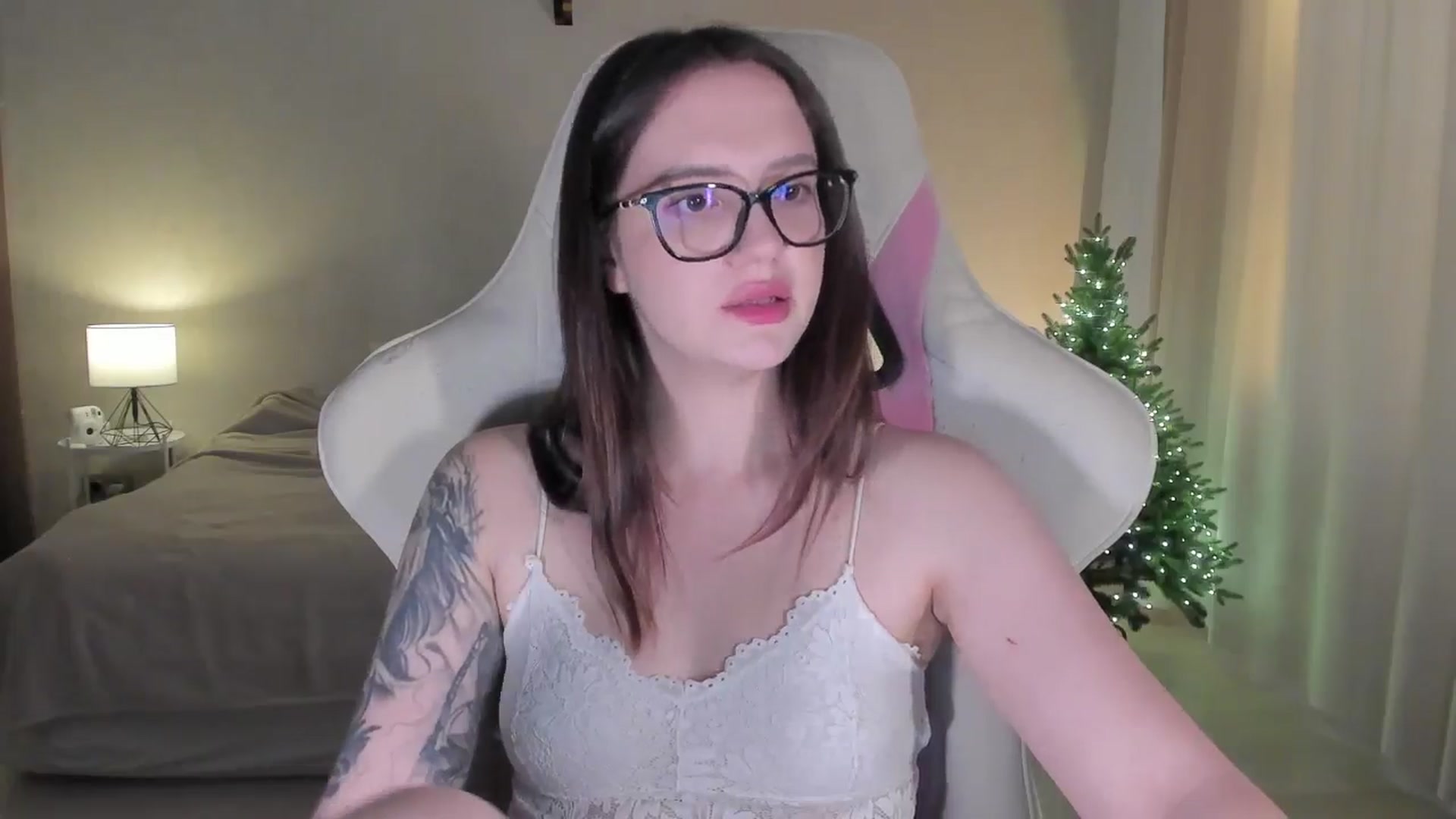 Gallery image thumbnail from sonia_moon's myfreecams stream on, 12/26/2024, 03:56 image 15 of 20