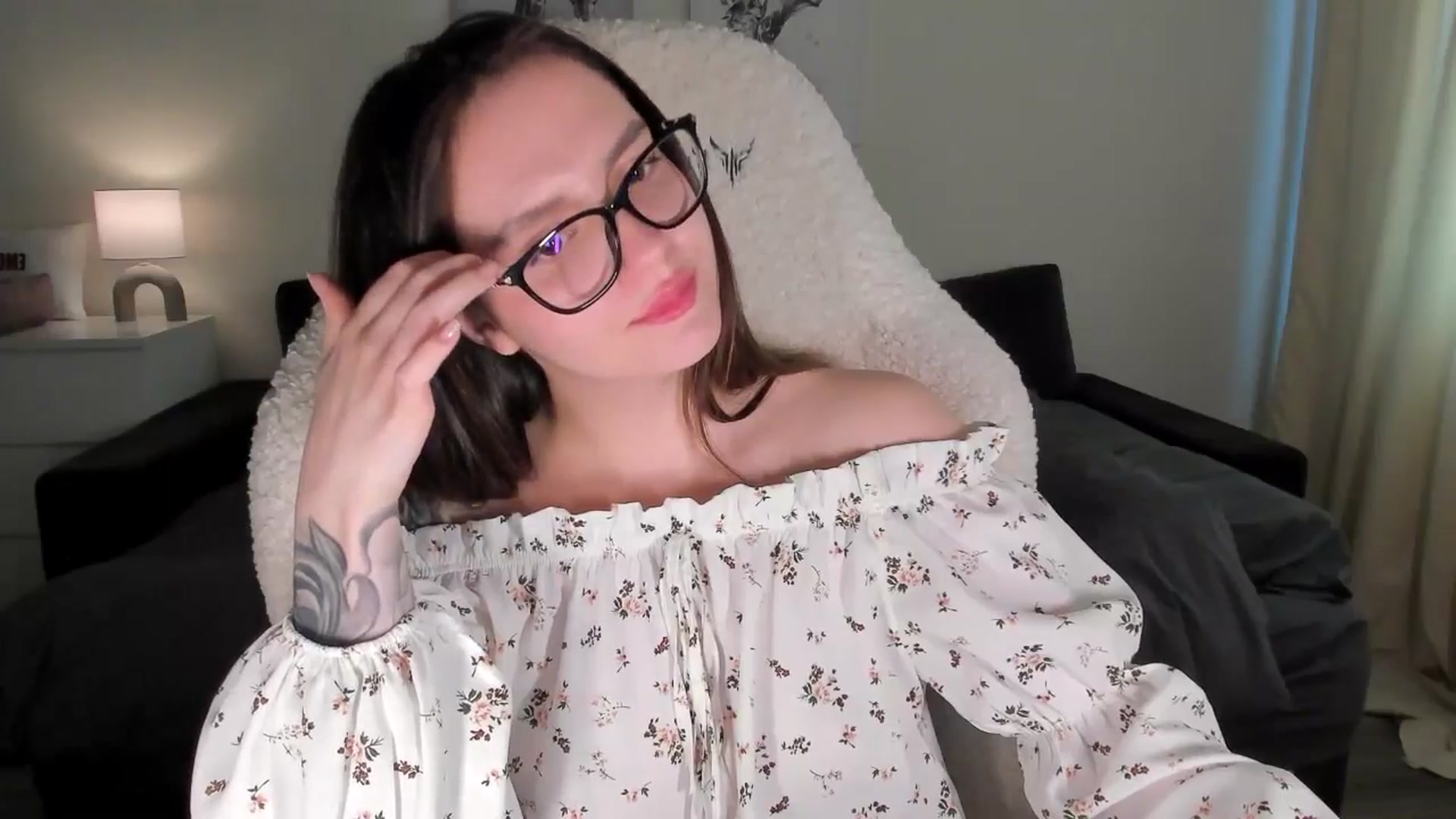 Gallery image thumbnail from sonia_moon's myfreecams stream on, 03/12/2025, 07:16 image 10 of 20