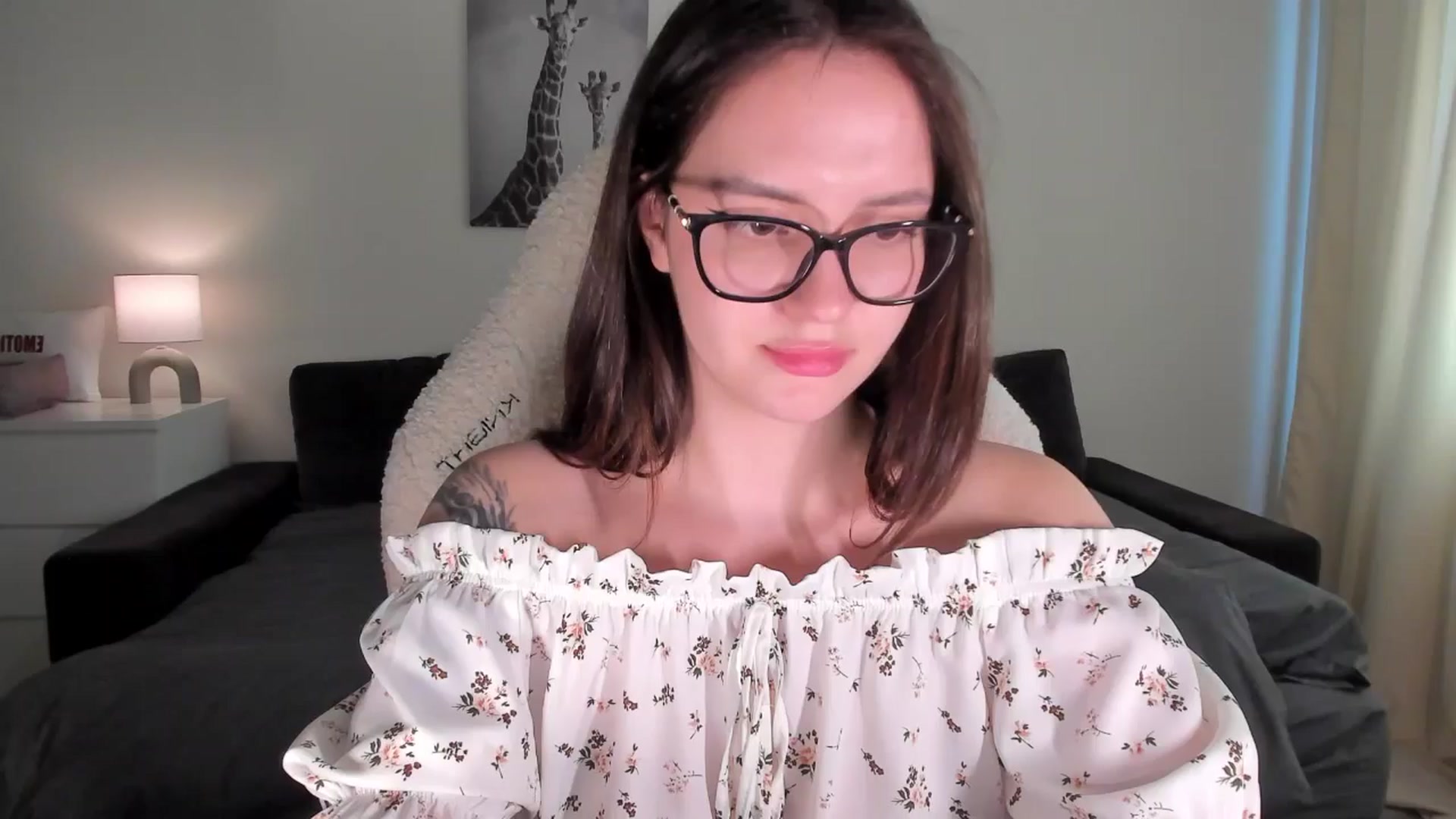 Gallery image thumbnail from sonia_moon's myfreecams stream on, 03/12/2025, 07:55 image 18 of 20