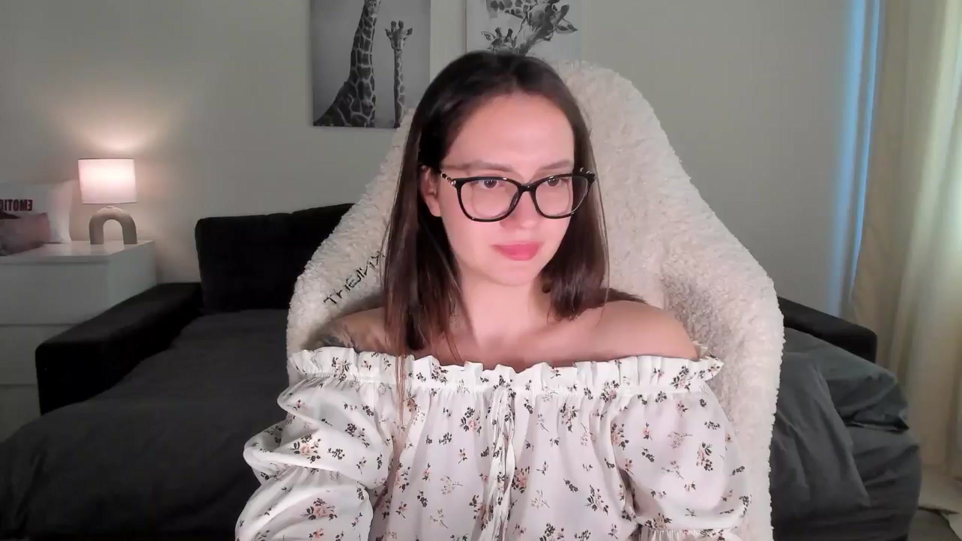 Gallery image thumbnail from sonia_moon's myfreecams stream on, 03/12/2025, 07:55 image 9 of 20