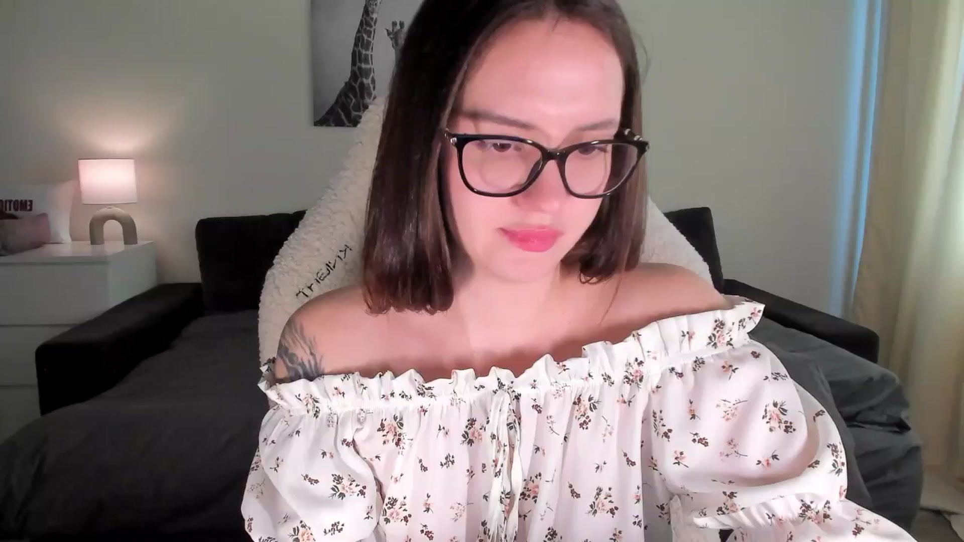 Gallery image thumbnail from sonia_moon's myfreecams stream on, 03/12/2025, 07:55 image 4 of 20