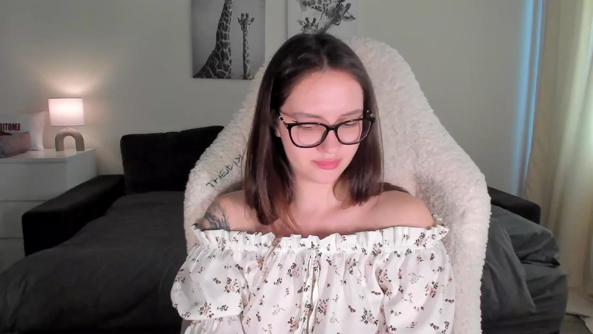Gallery image thumbnail from sonia_moon's myfreecams stream on, 03/12/2025, 07:55 image 13 of 20
