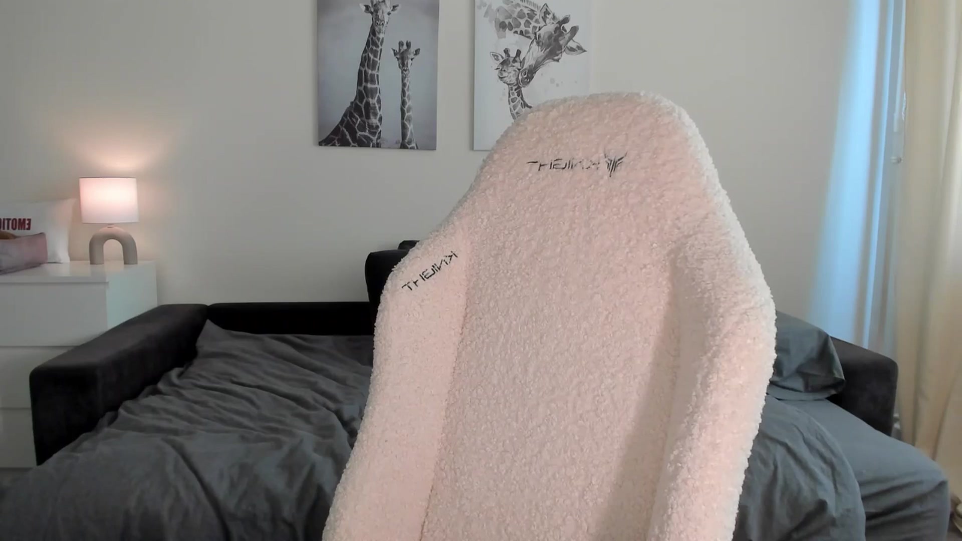 Gallery image thumbnail from sonia_moon's myfreecams stream on, 03/17/2025, 06:34 image 11 of 20