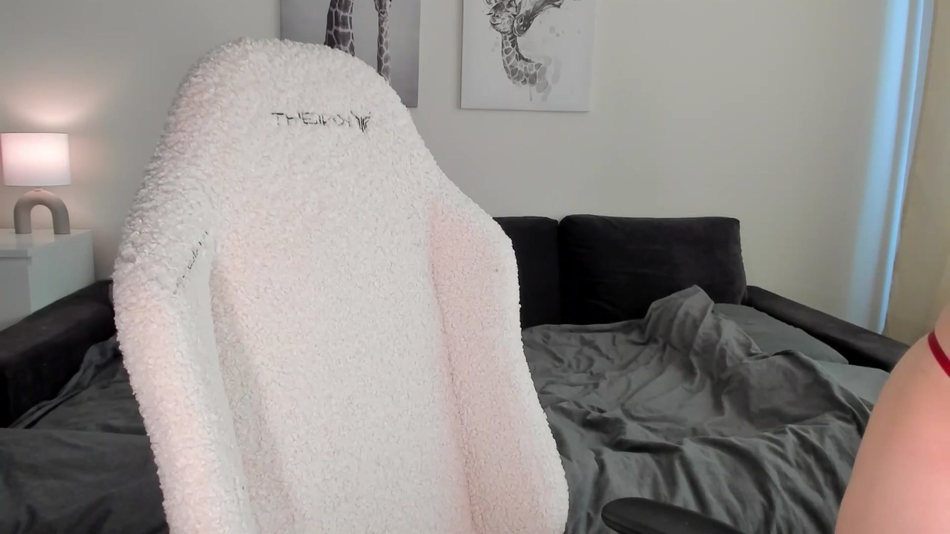 Gallery image thumbnail from sonia_moon's myfreecams stream on, 03/24/2025, 06:19 image 10 of 20