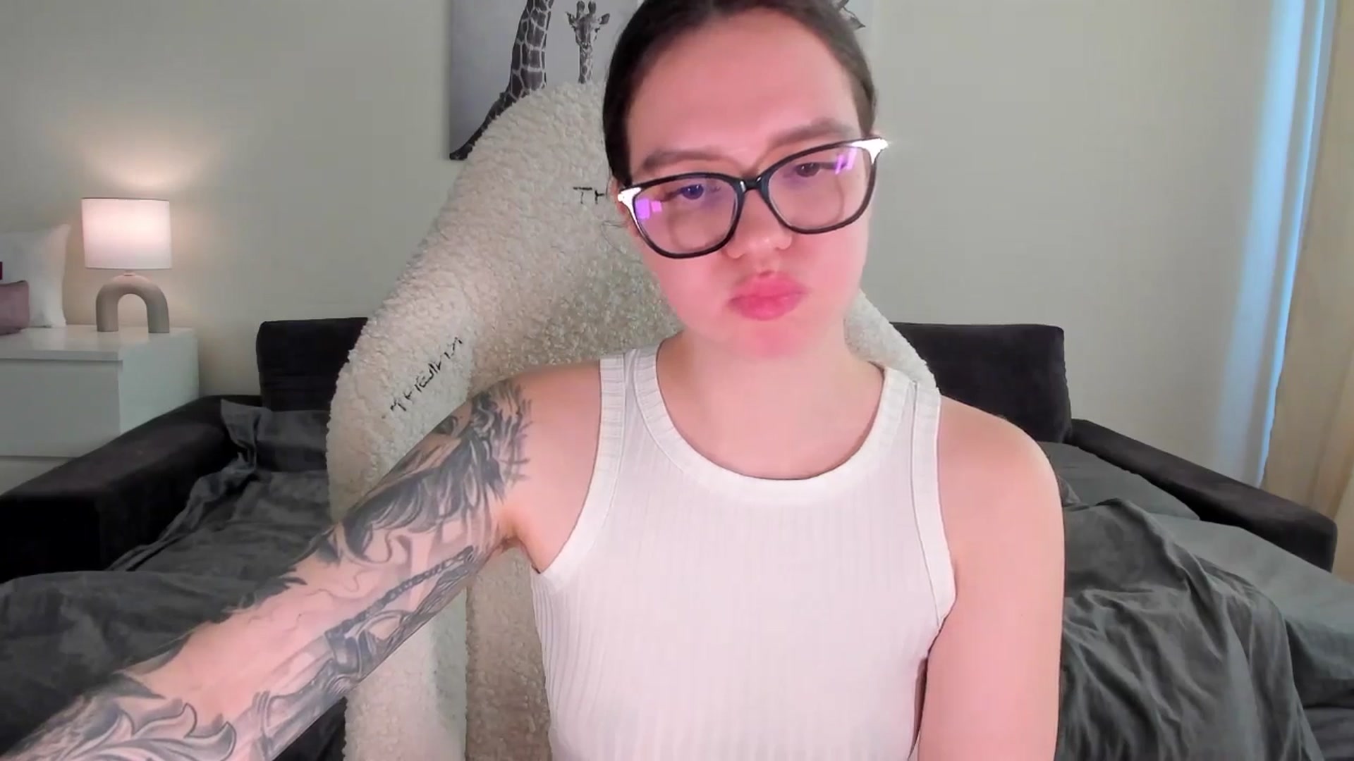 Gallery image thumbnail from sonia_moon's myfreecams stream on, 03/24/2025, 06:46 image 13 of 20