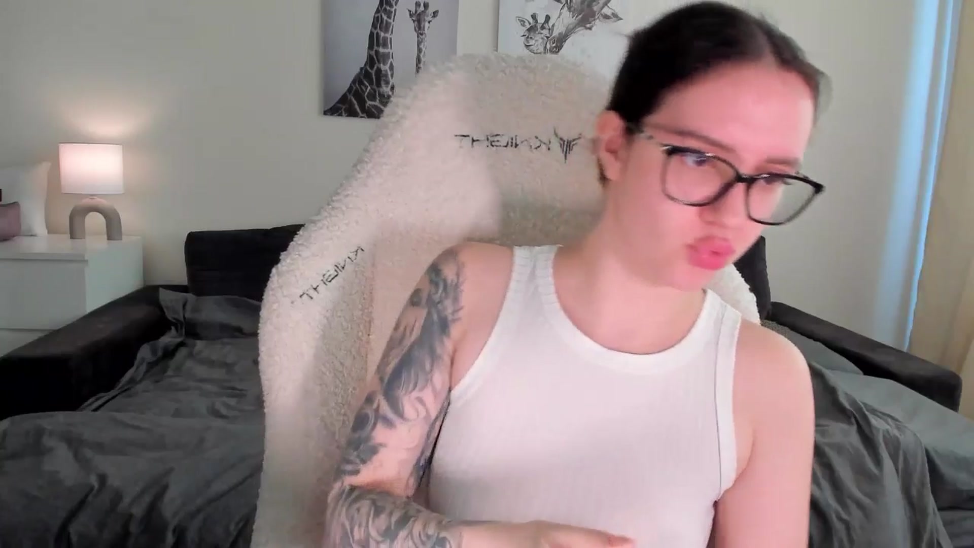 Gallery image thumbnail from sonia_moon's myfreecams stream on, 03/24/2025, 06:46 image 19 of 20