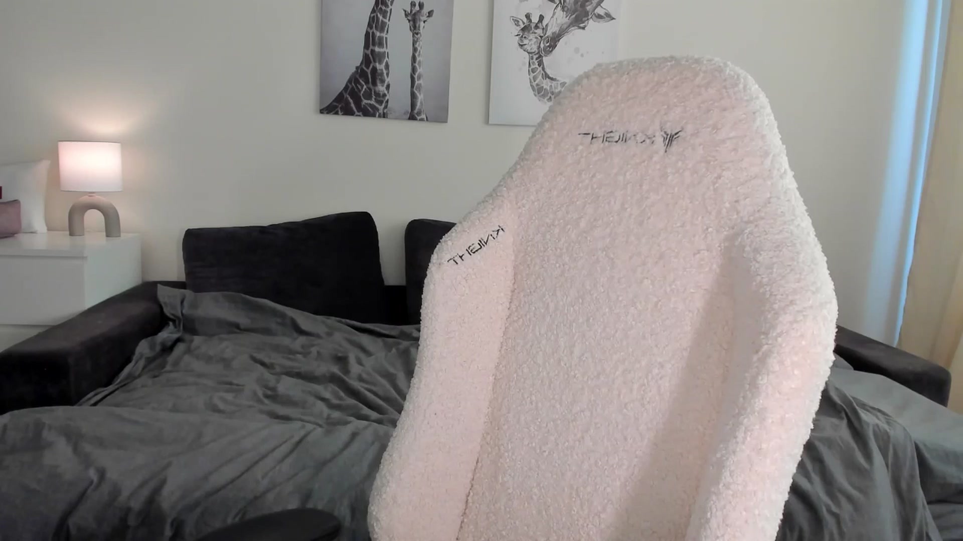 Gallery image thumbnail from sonia_moon's myfreecams stream on, 03/24/2025, 06:46 image 14 of 20