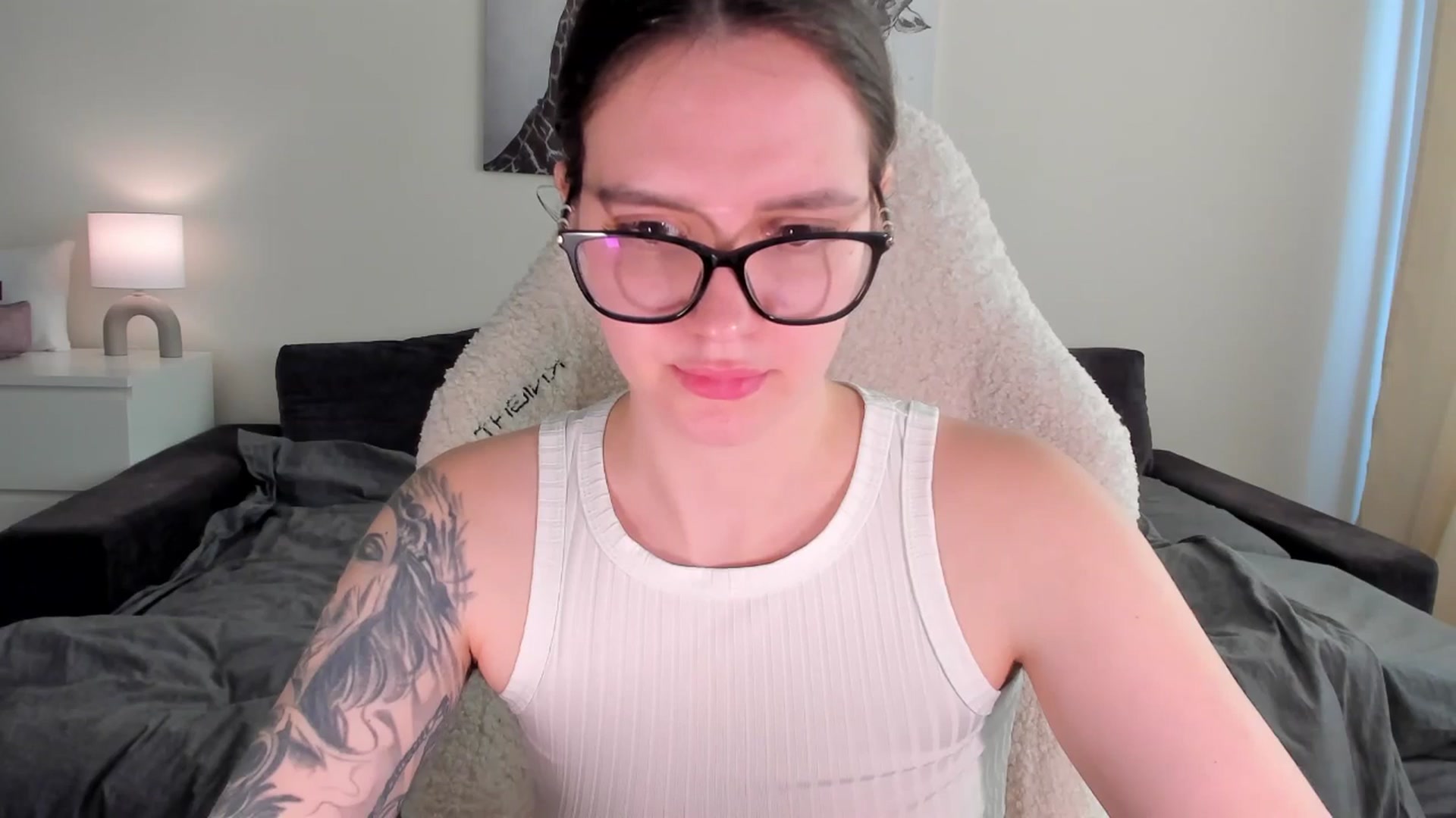 Gallery image thumbnail from sonia_moon's myfreecams stream on, 03/24/2025, 07:43 image 8 of 20
