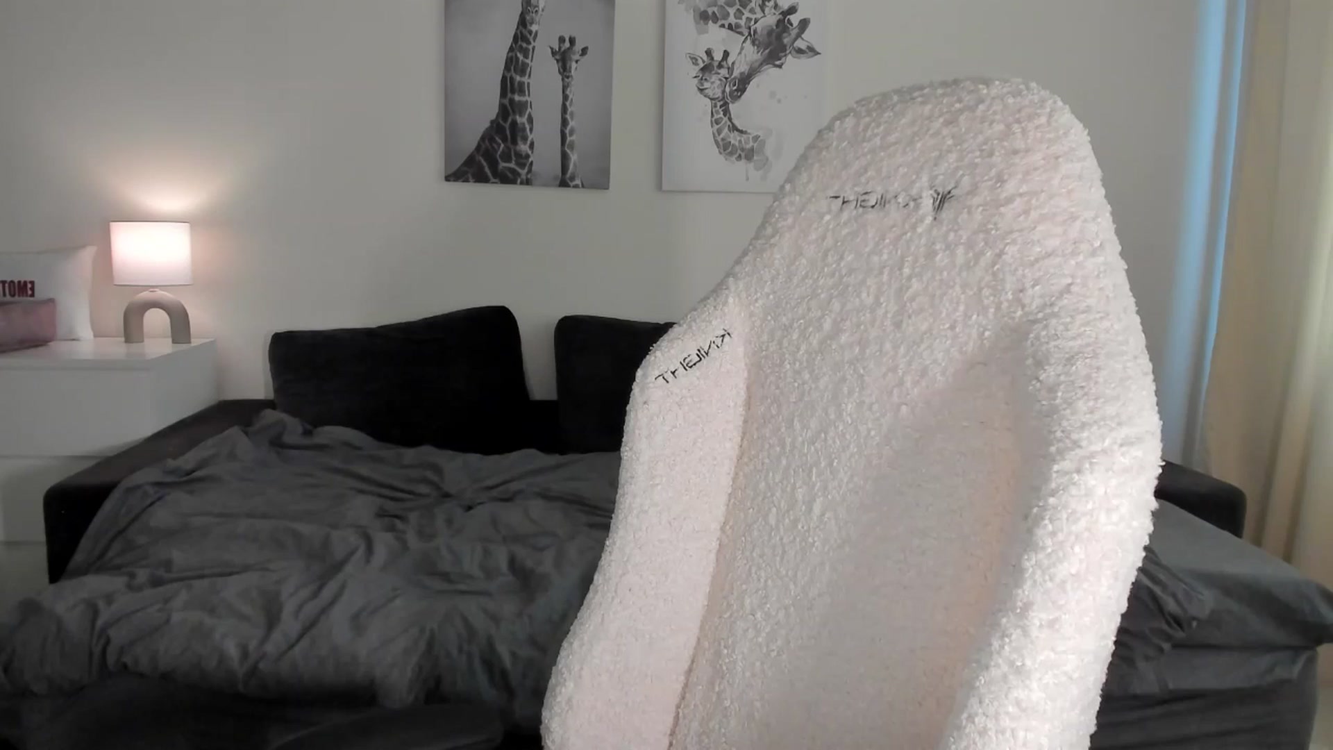 Gallery image thumbnail from sonia_moon's myfreecams stream on, 03/25/2025, 05:46 image 11 of 20
