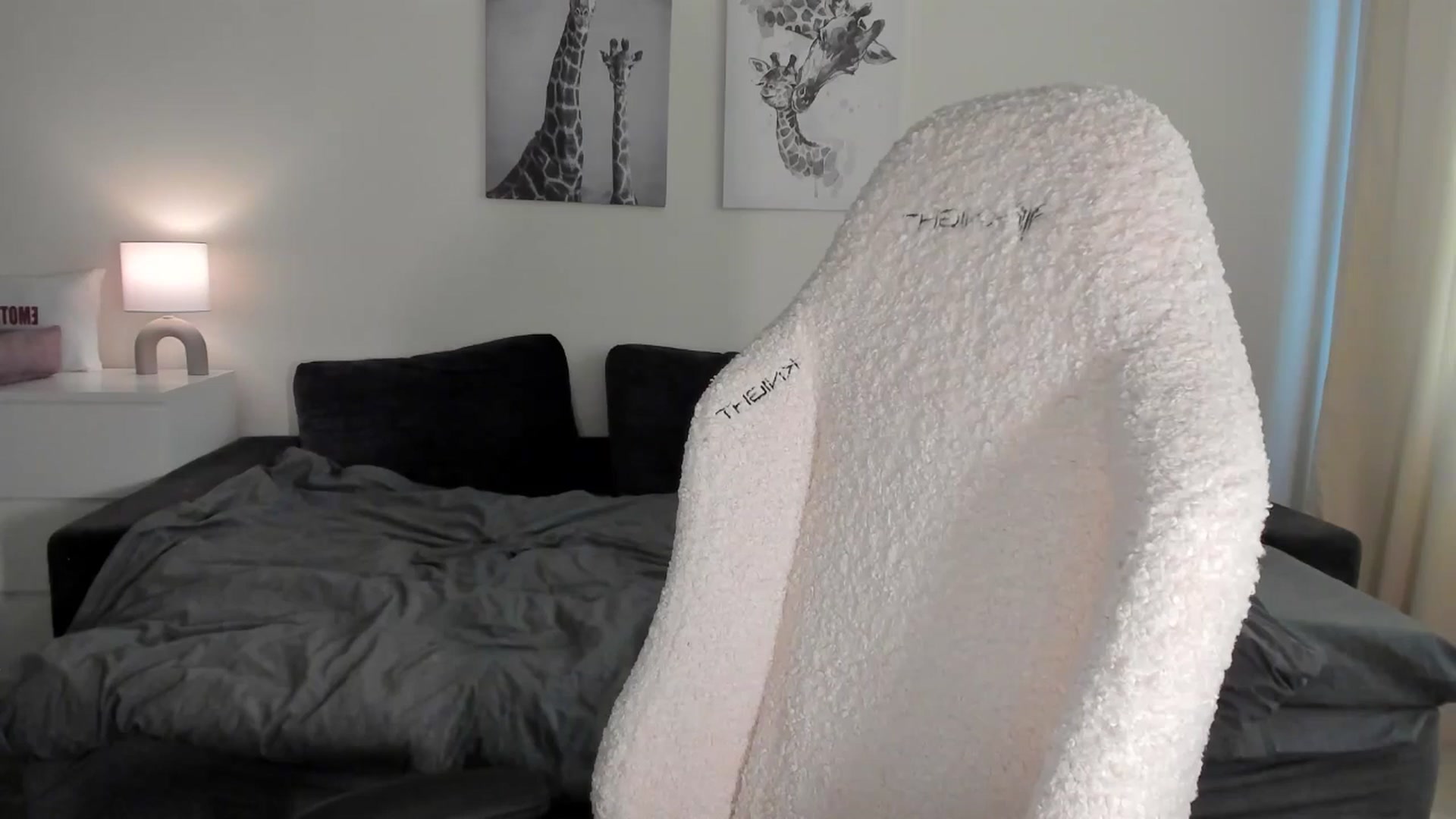 Gallery image thumbnail from sonia_moon's myfreecams stream on, 03/25/2025, 05:46 image 12 of 20