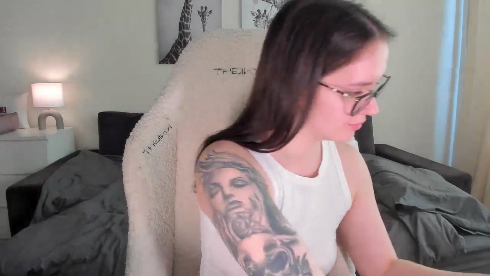 Gallery image thumbnail from sonia_moon's myfreecams stream on, 03/31/2025, 07:35 image 6 of 20