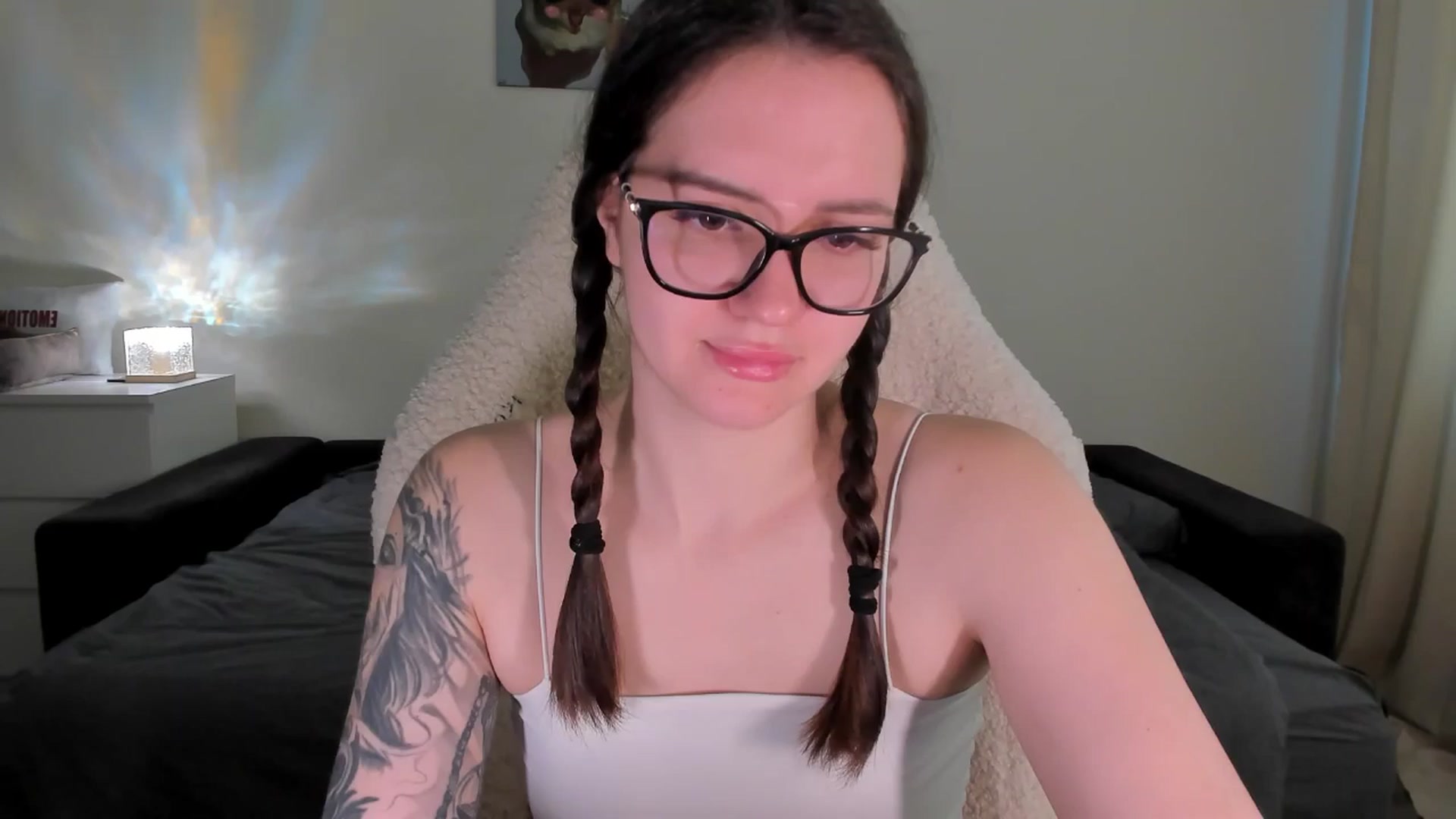 Gallery image thumbnail from sonia_moon's myfreecams stream on, 04/14/2025, 04:20 image 15 of 20