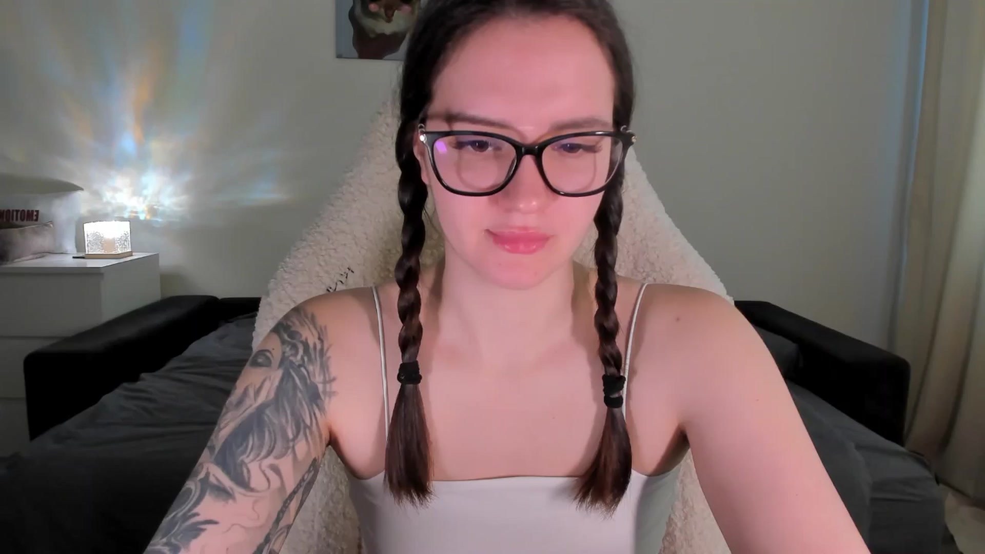 Gallery image thumbnail from sonia_moon's myfreecams stream on, 04/14/2025, 04:20 image 14 of 20