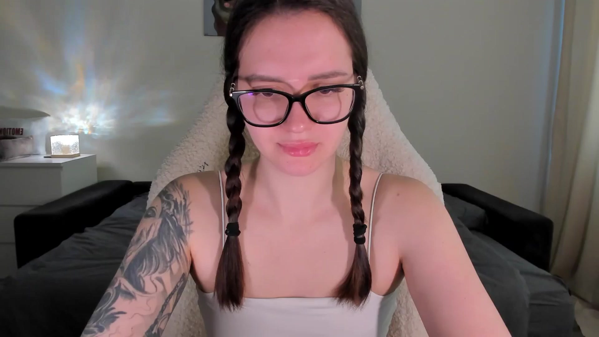 Gallery image thumbnail from sonia_moon's myfreecams stream on, 04/14/2025, 04:20 image 17 of 20