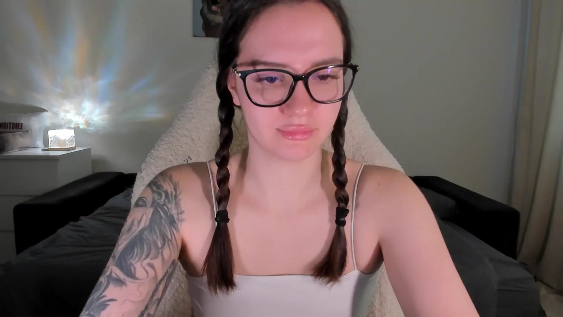 Gallery image thumbnail from sonia_moon's myfreecams stream on, 04/14/2025, 04:20 image 6 of 20