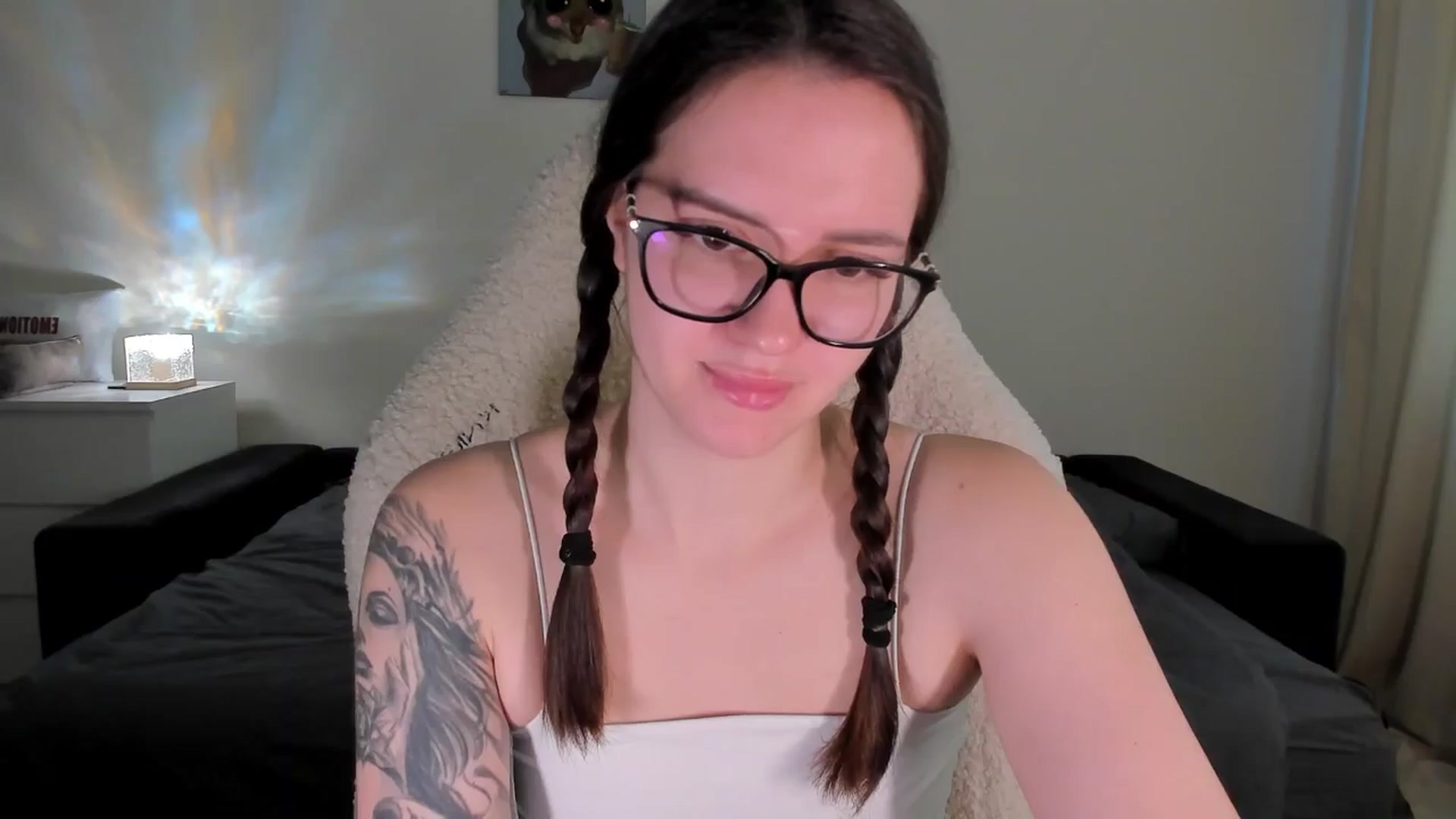 Gallery image thumbnail from sonia_moon's myfreecams stream on, 04/14/2025, 04:20 image 10 of 20