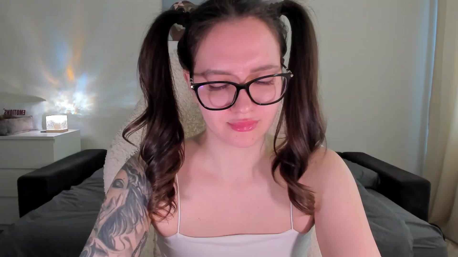 Gallery image thumbnail from sonia_moon's myfreecams stream on, 04/14/2025, 05:43 image 1 of 20
