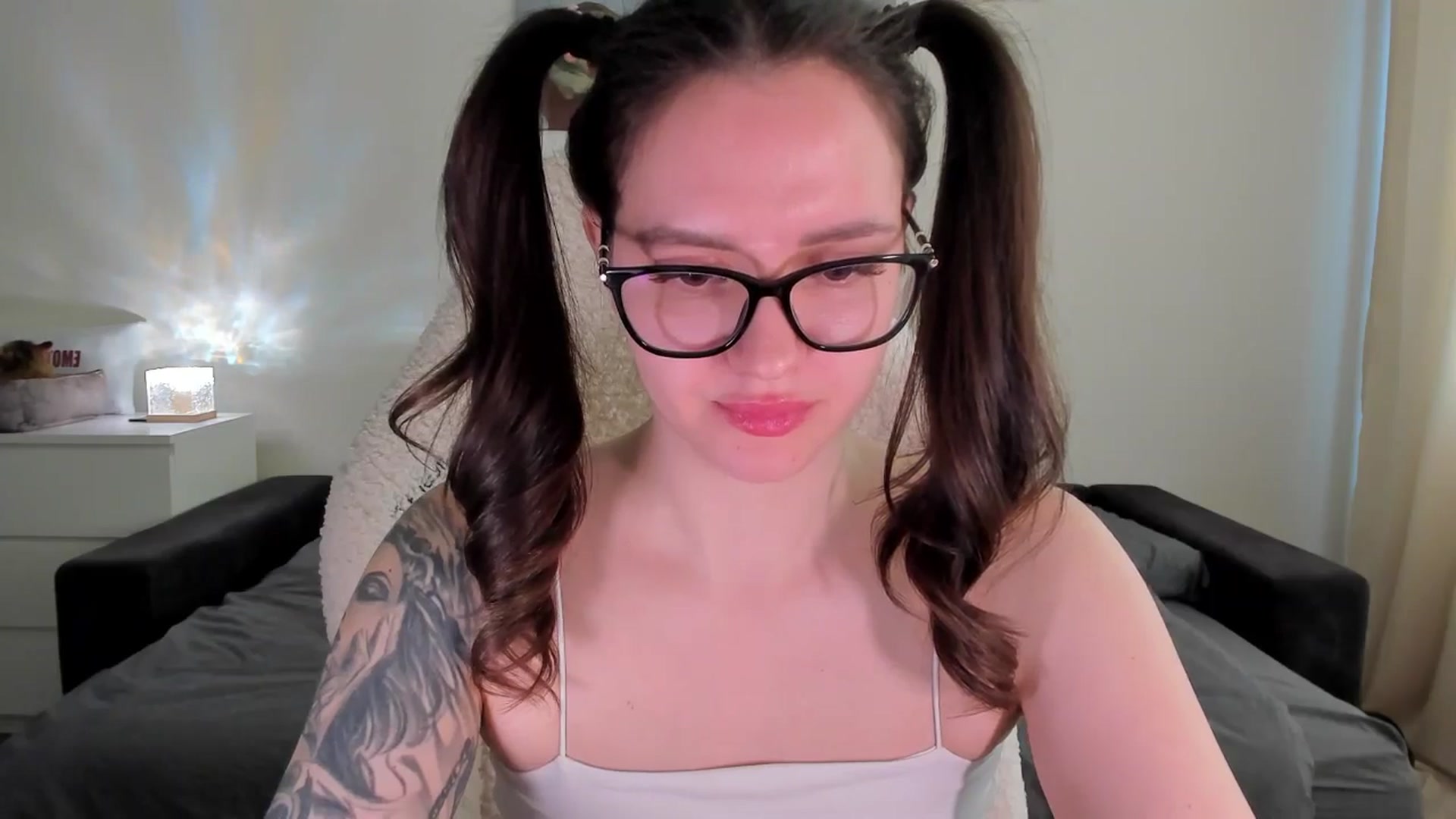 Gallery image thumbnail from sonia_moon's myfreecams stream on, 04/14/2025, 05:43 image 7 of 20