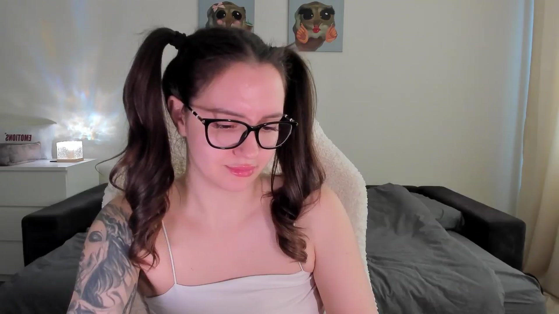 Gallery image thumbnail from sonia_moon's myfreecams stream on, 04/14/2025, 05:43 image 14 of 20