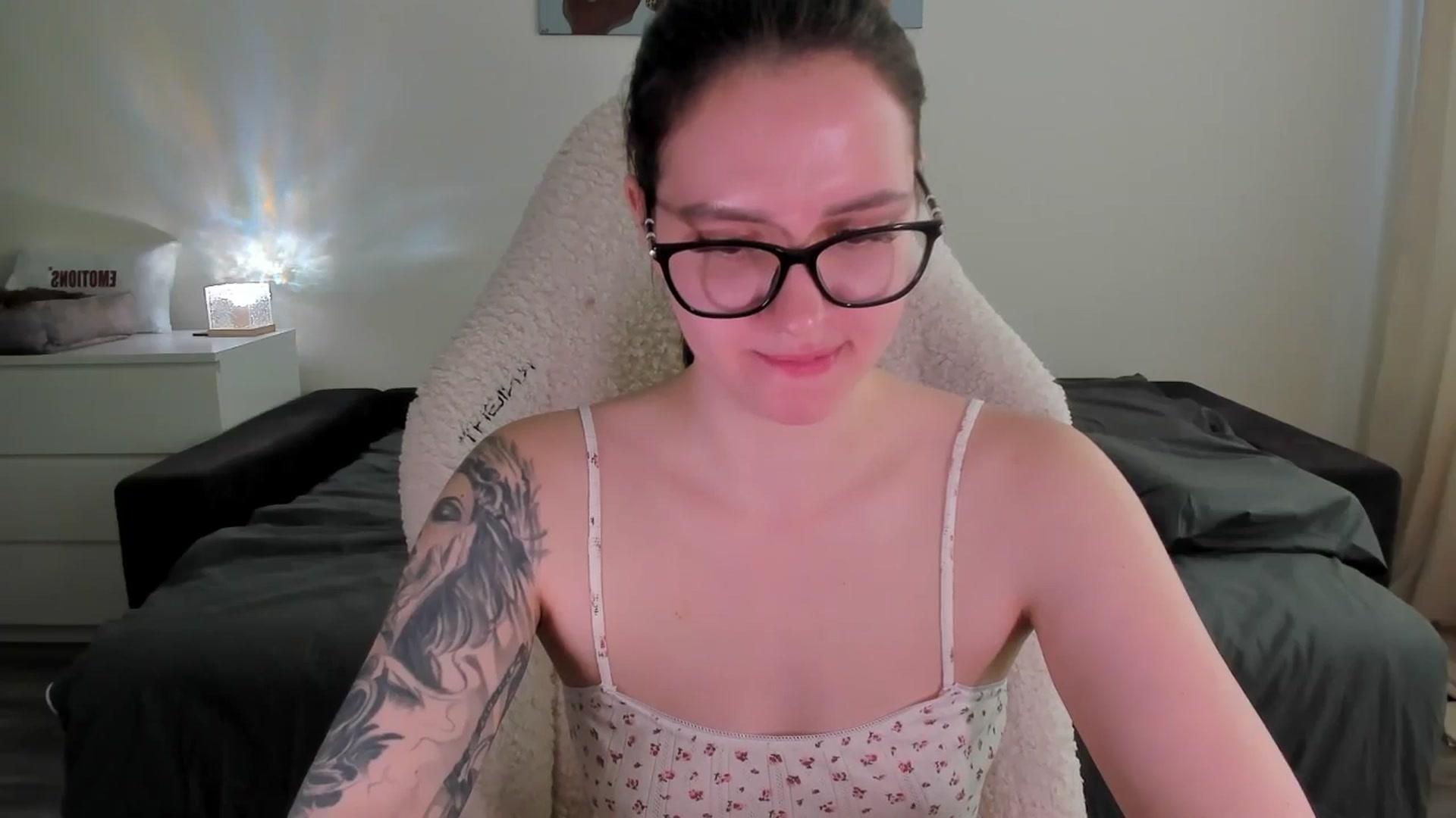 Gallery image thumbnail from sonia_moon's myfreecams stream on, 04/23/2025, 07:51 image 9 of 20