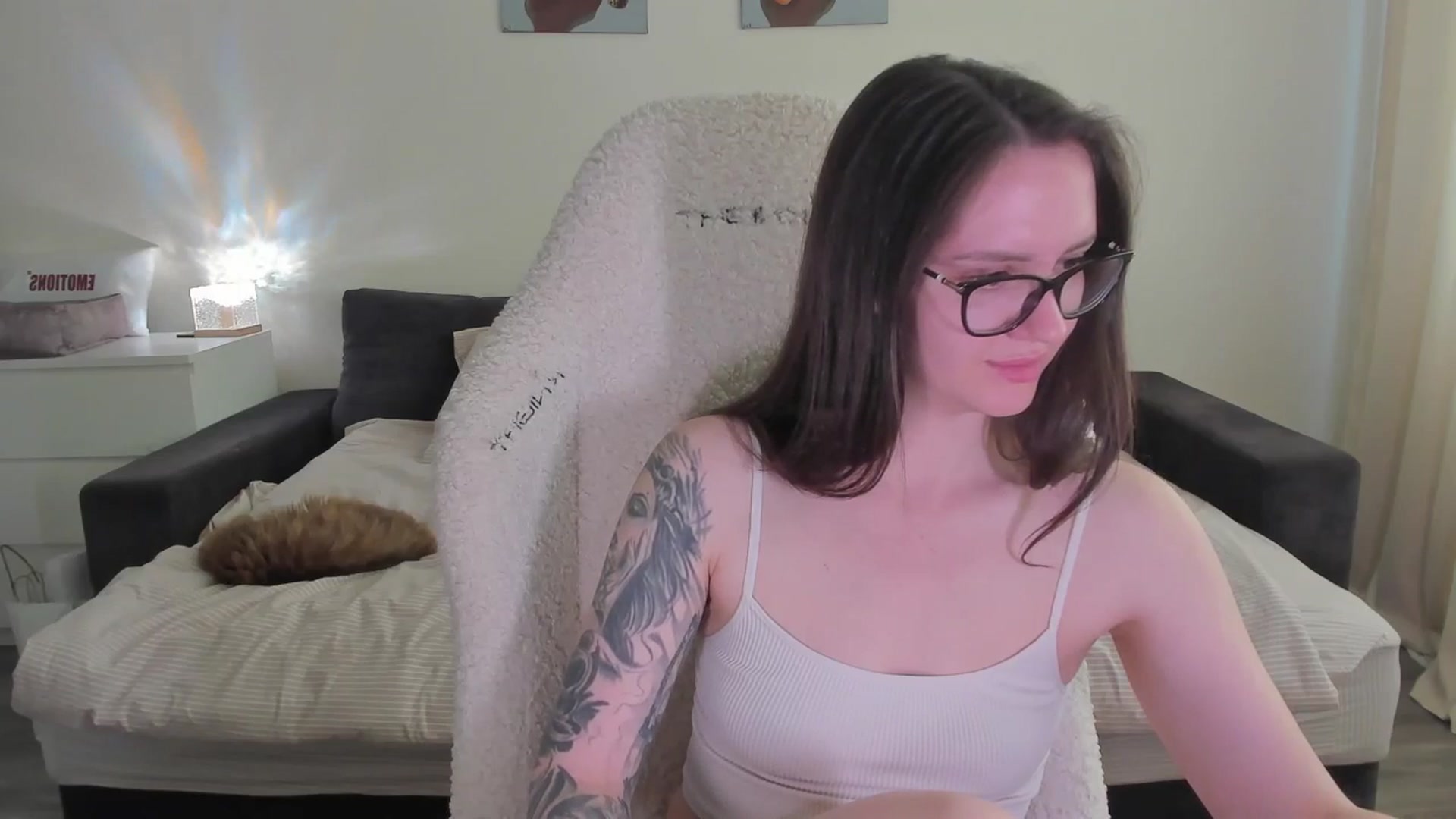 Gallery image thumbnail from sonia_moon's myfreecams stream on, 06/05/2025, 08:00 image 17 of 20