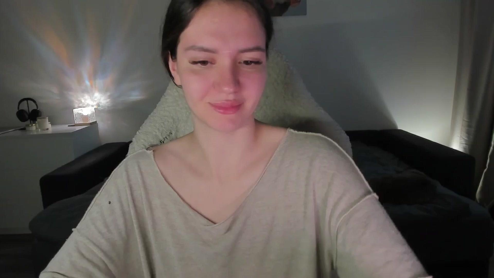 Gallery image thumbnail from sonia_moon's myfreecams stream on, 08/08/2025, 02:40 image 9 of 20